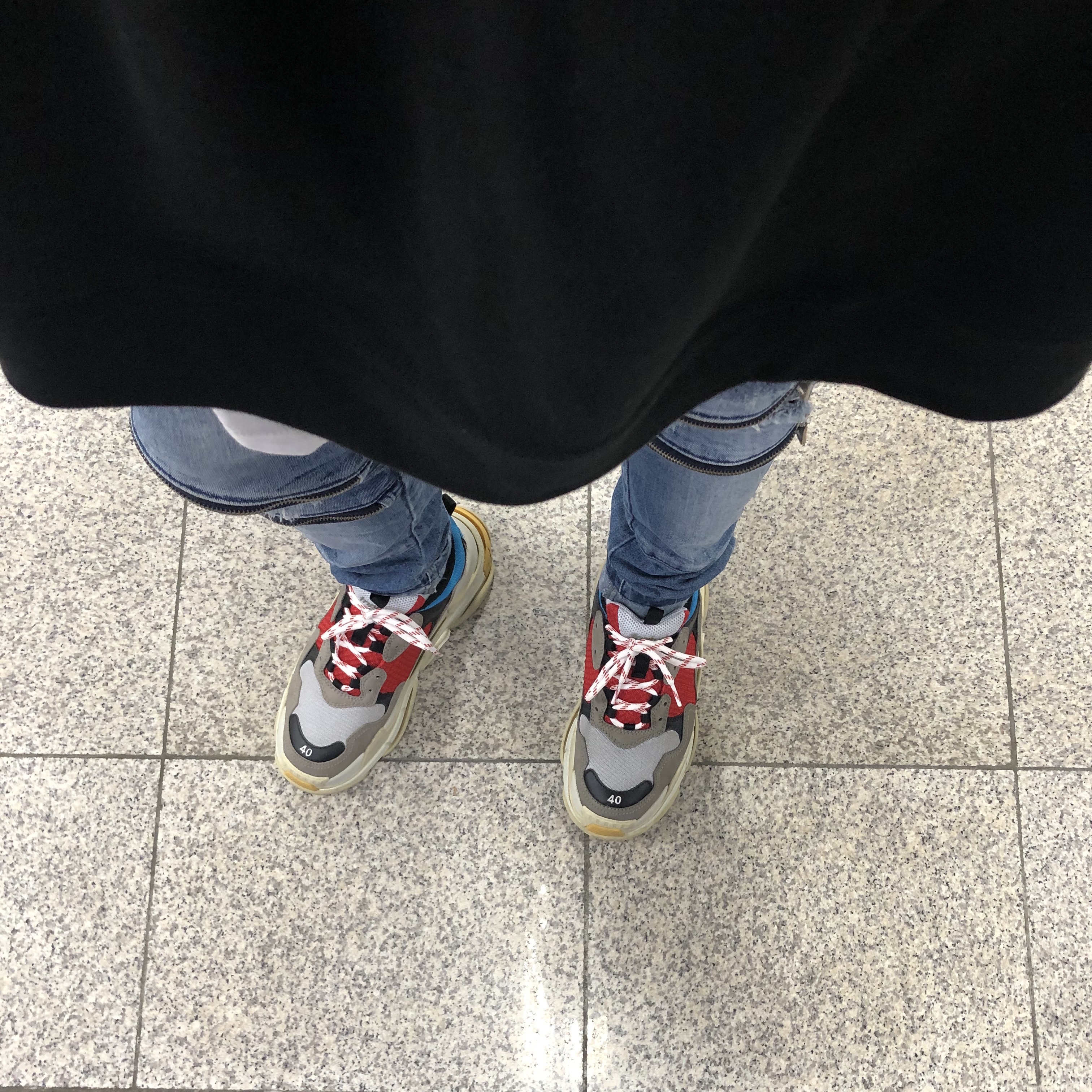 Balenciaga Triple S Grey Red Blue 2018 Reissue 착용 스타일