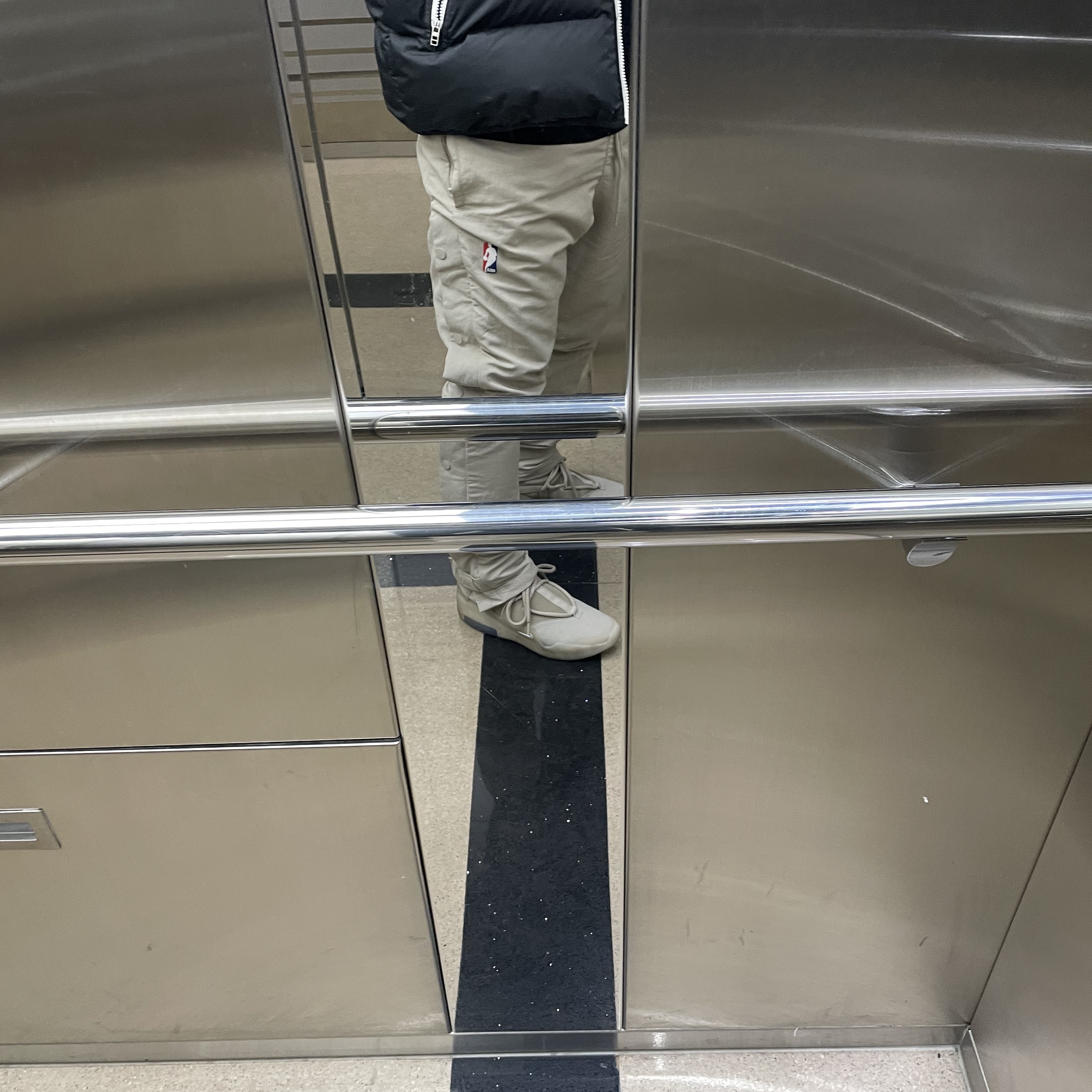 Nike x Fear of God Warm Up Pants String, Nike x Fear of God Air Fear of God 1 Oatmeal 착용 스타일 - 1