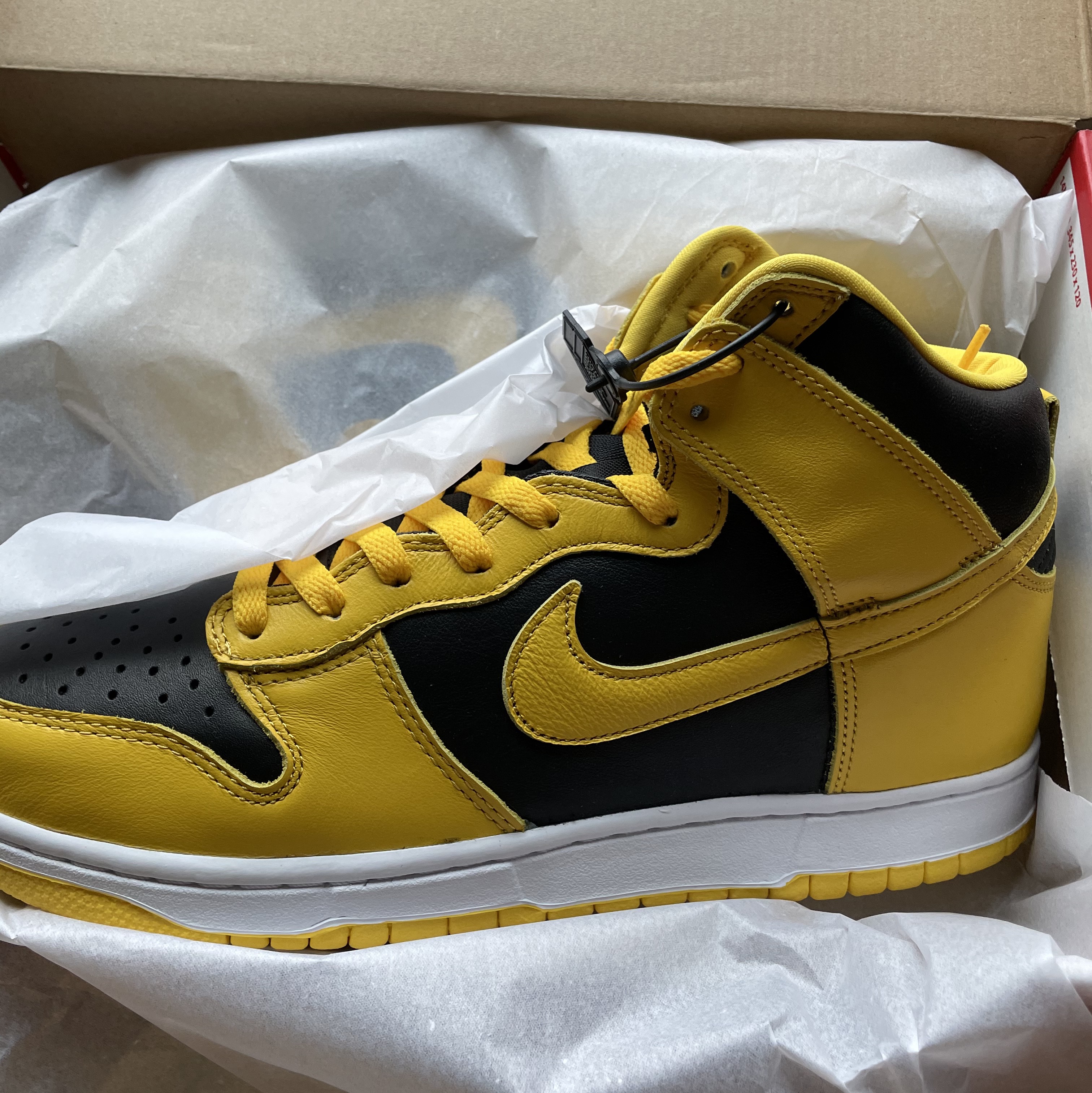 Nike Dunk High SP Varsity Maize 착용 스타일