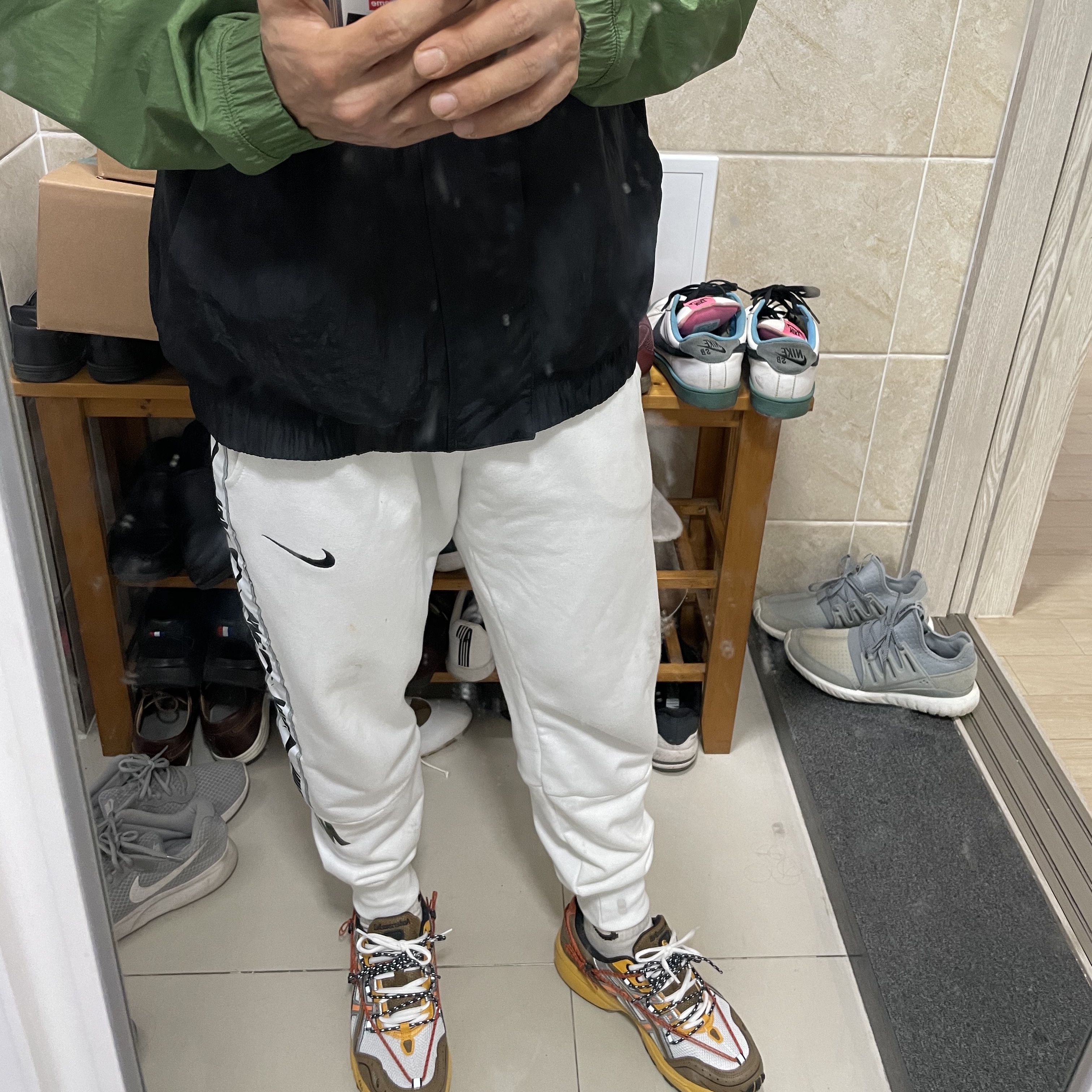 Asics x Andersson Bell Gel-1090 White Orange 착용 스타일 - 1