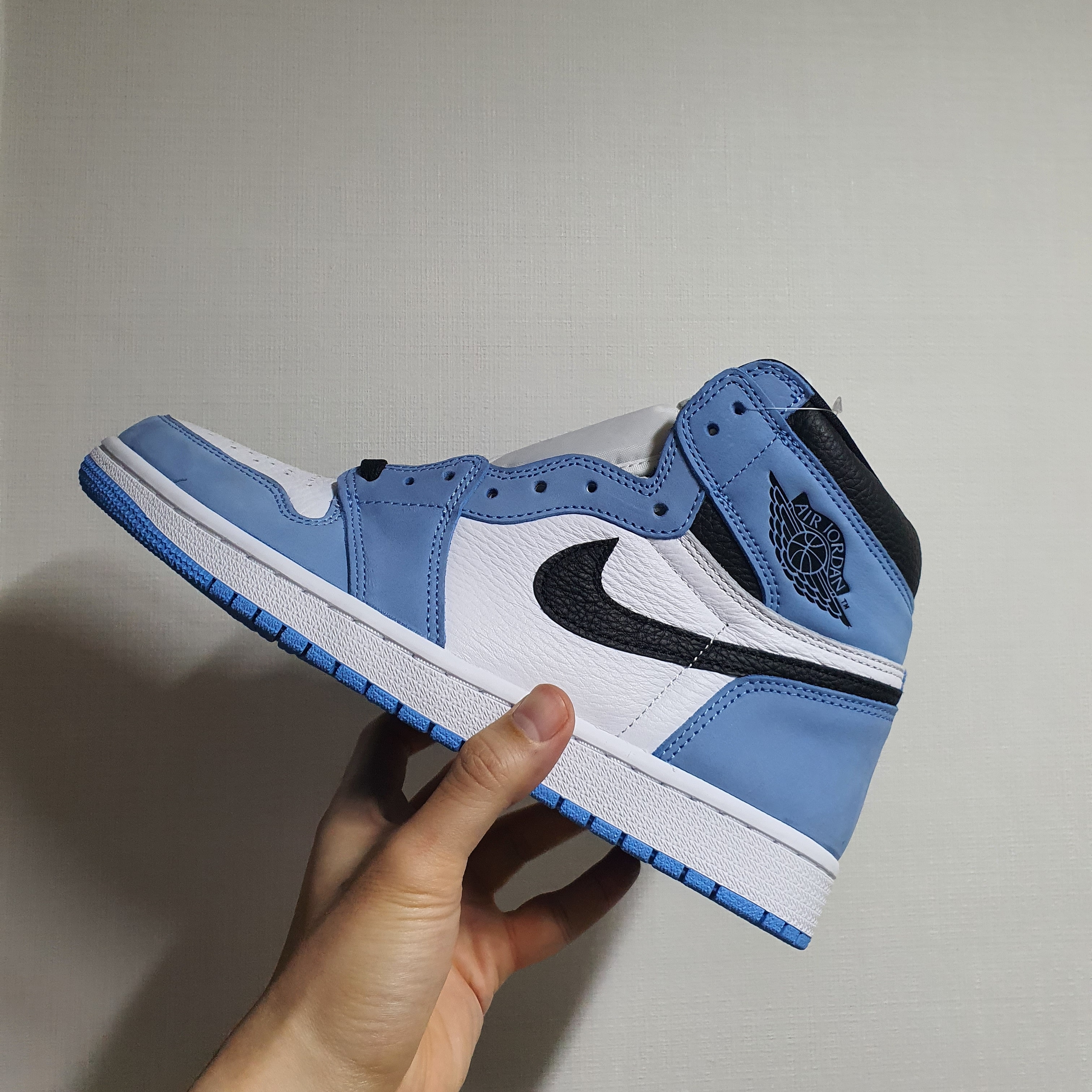 Jordan 1 Retro High OG University Blue 착용 스타일