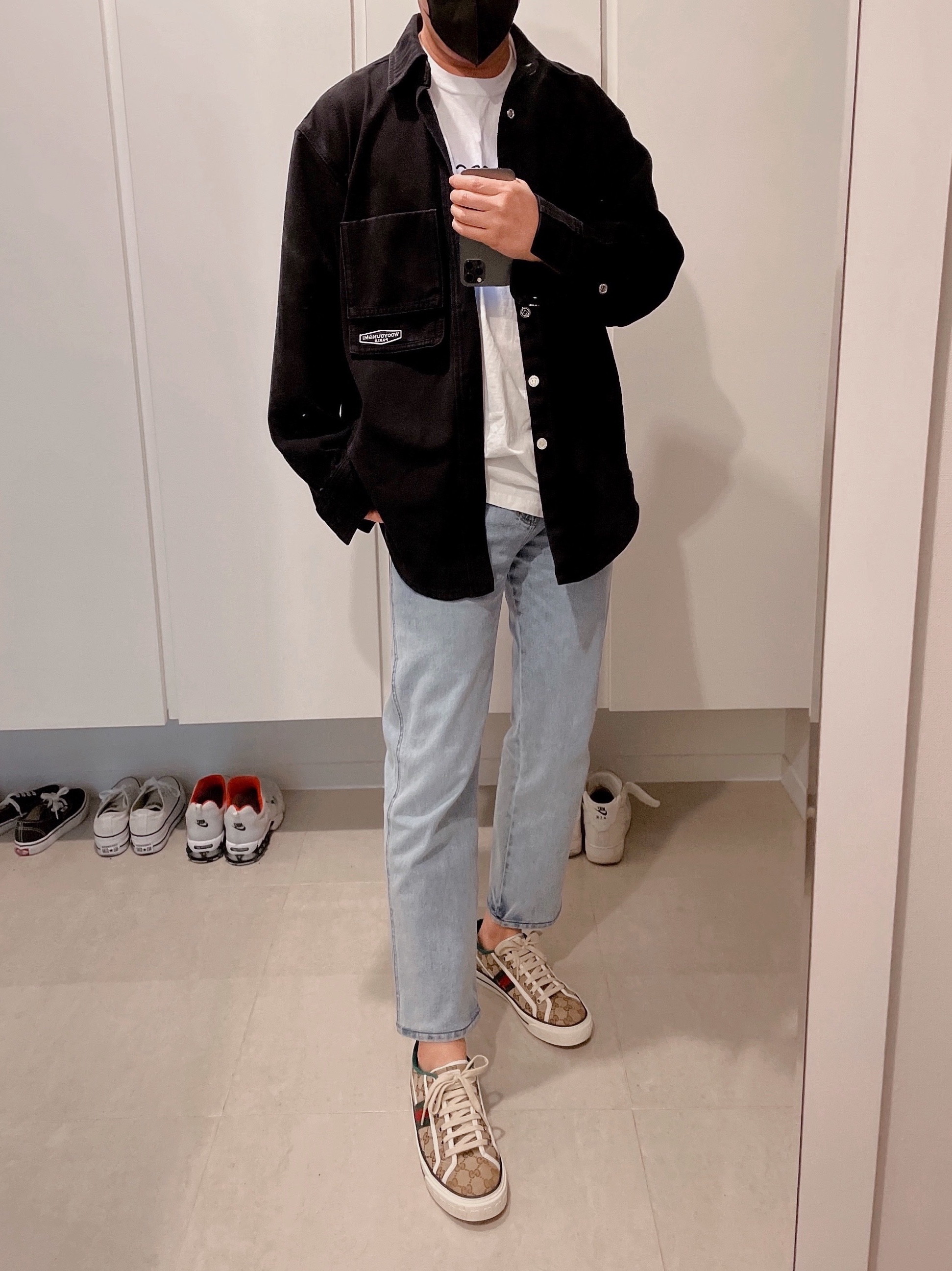 Gucci Tennis 1977 Ebony, Stussy x CDG Laguna Beach T-Shirt White 착용 스타일