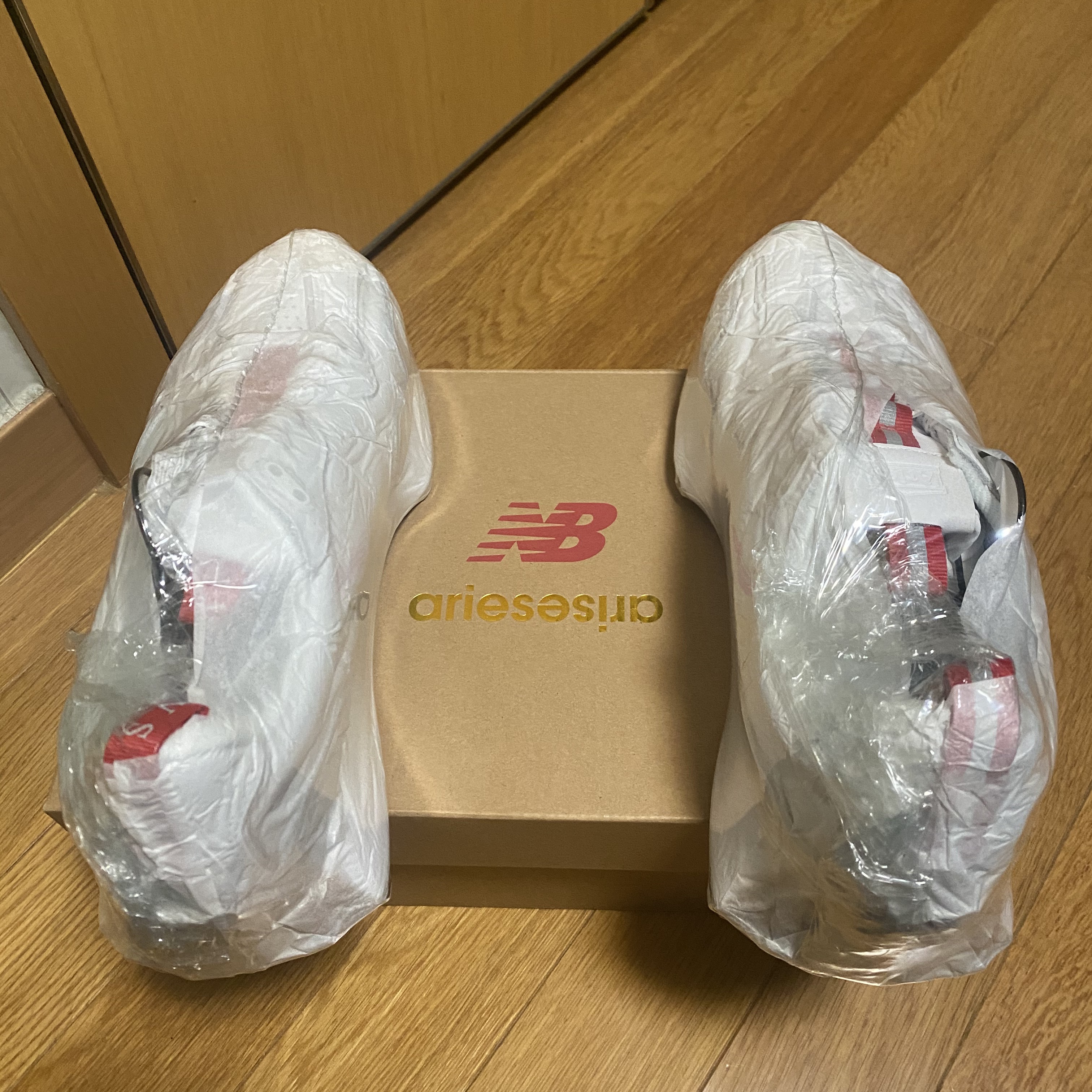 New Balance x Aries 327 White 착용 스타일 - 4