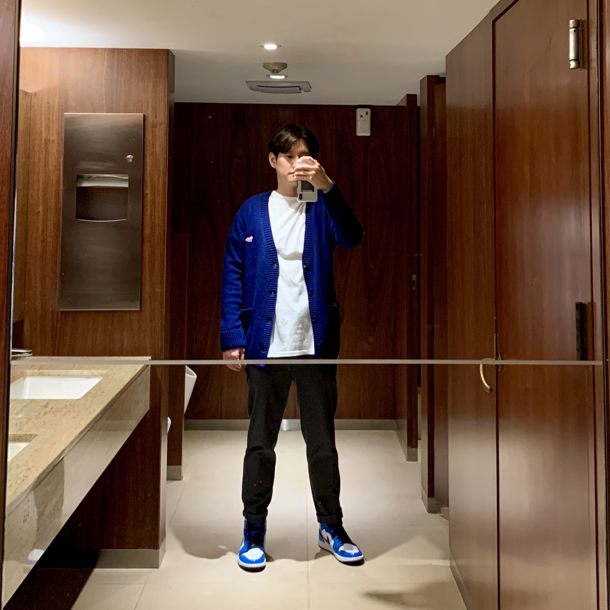 Jordan 1 Mid SE Signal Blue 착용 스타일