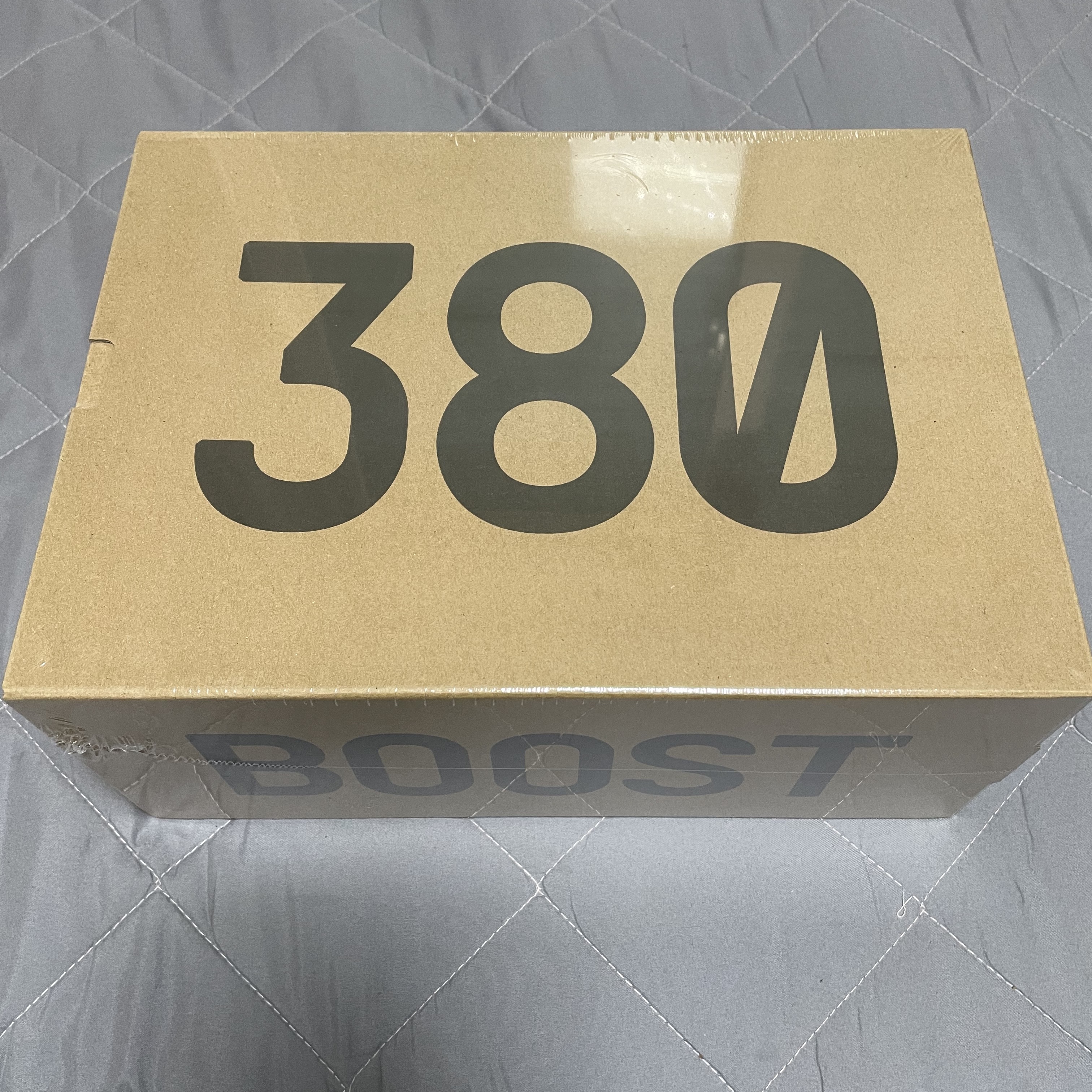 Adidas Yeezy Boost 380 Pepper - Non-Reflective 착용 스타일 - 3