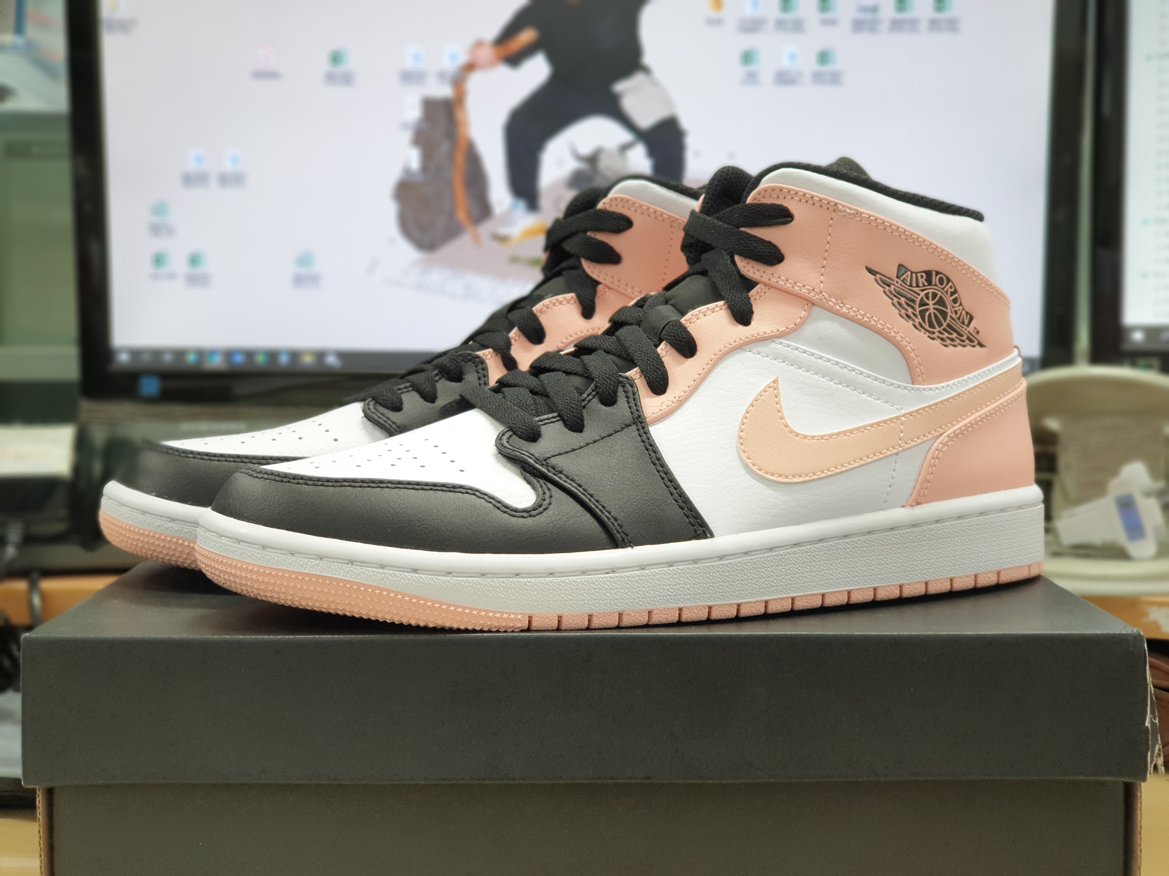 Jordan 1 Mid Arctic Orange 착용 스타일
