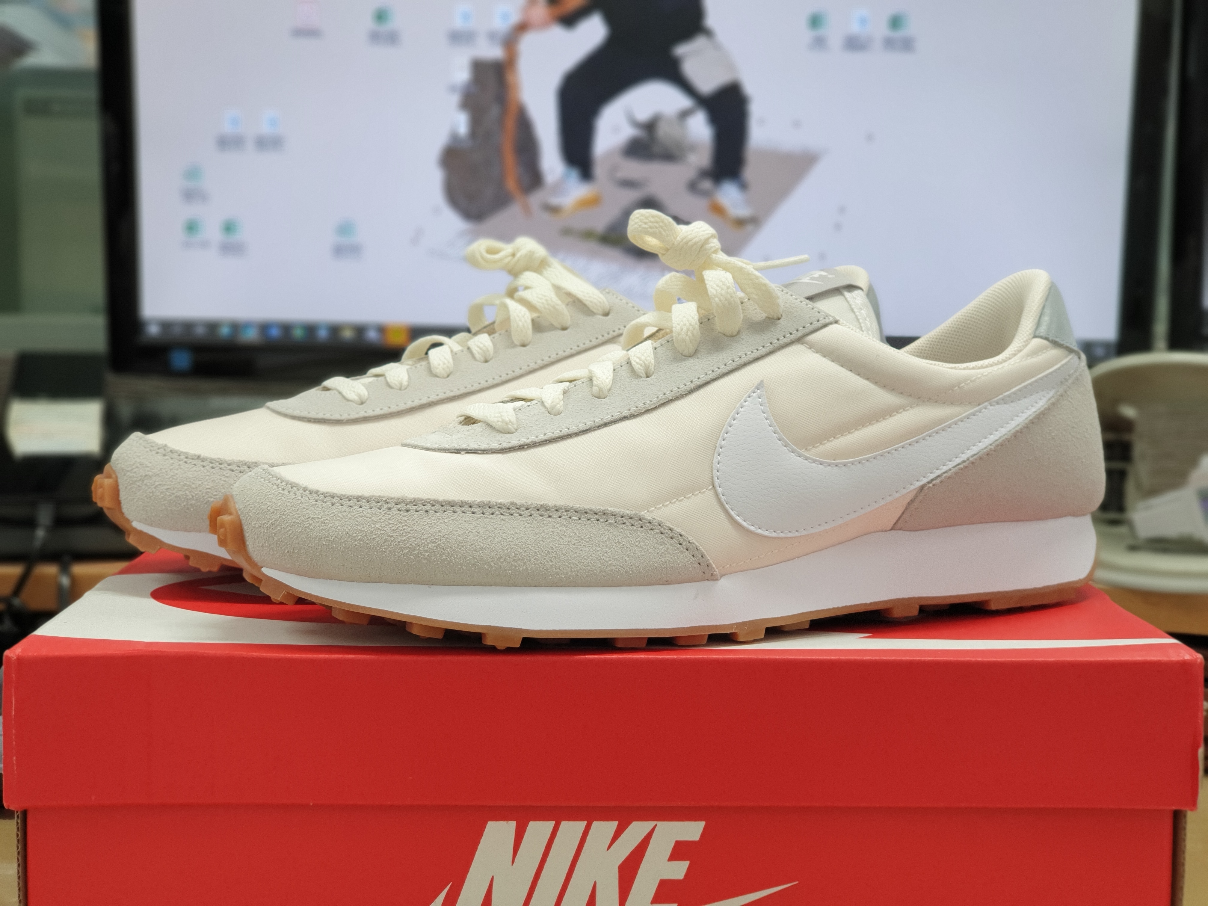 (W) Nike Daybreak Summit White 착용 스타일
