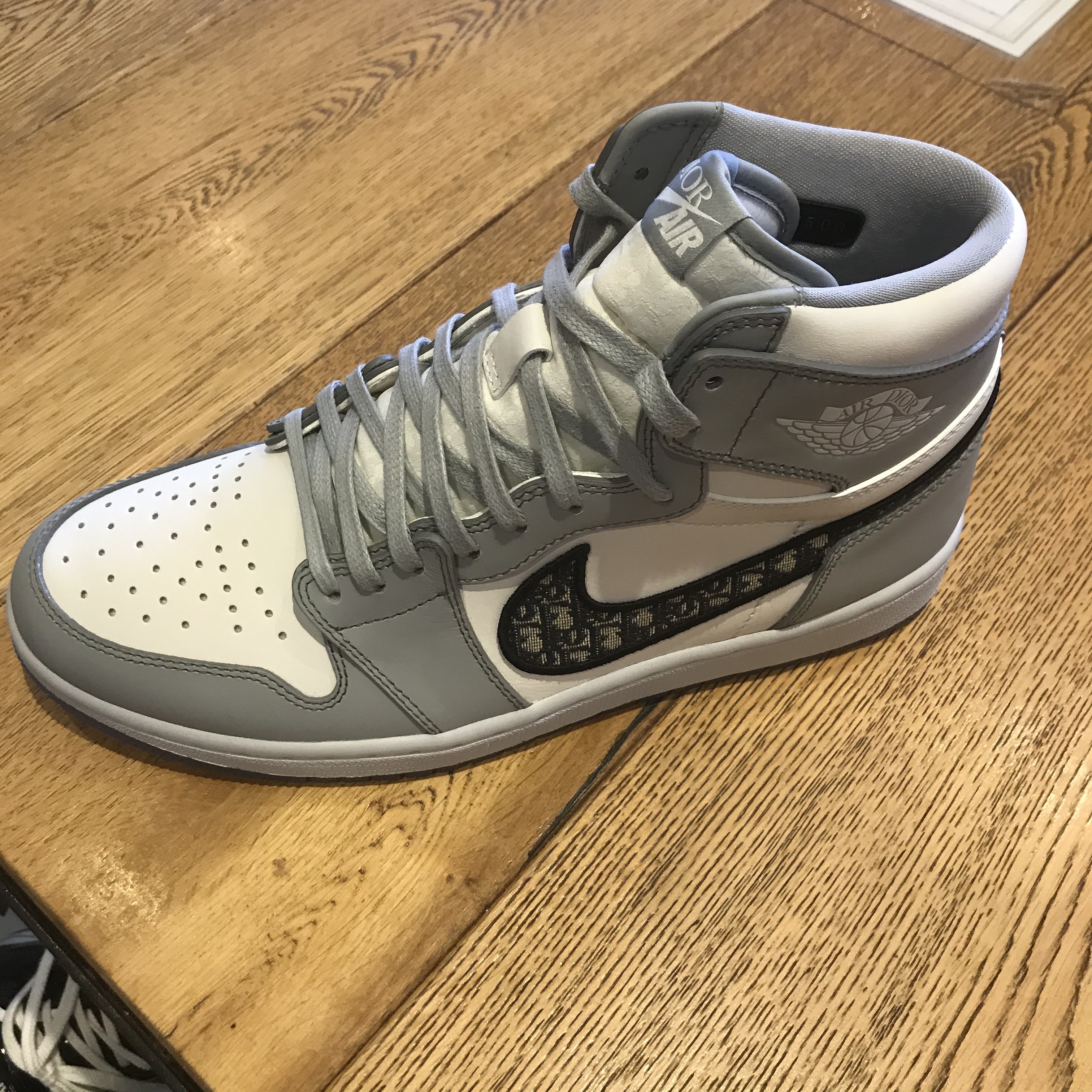 Jordan 1 x Dior High OG 착용 스타일