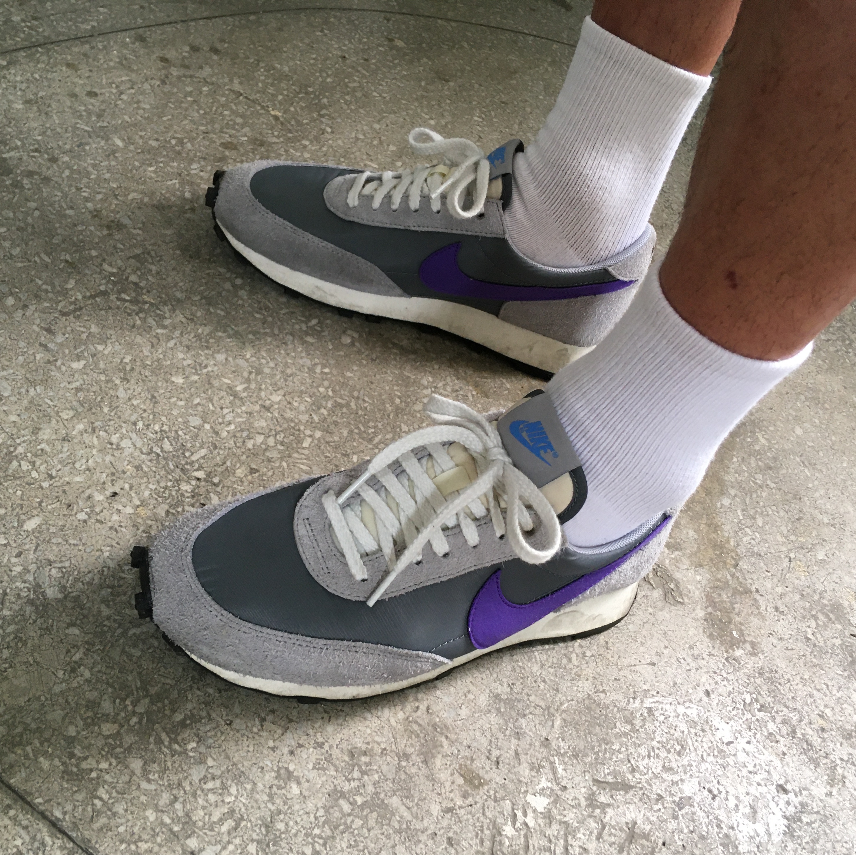 Nike Daybreak SP Cool Grey Hyper Grape 착용 스타일