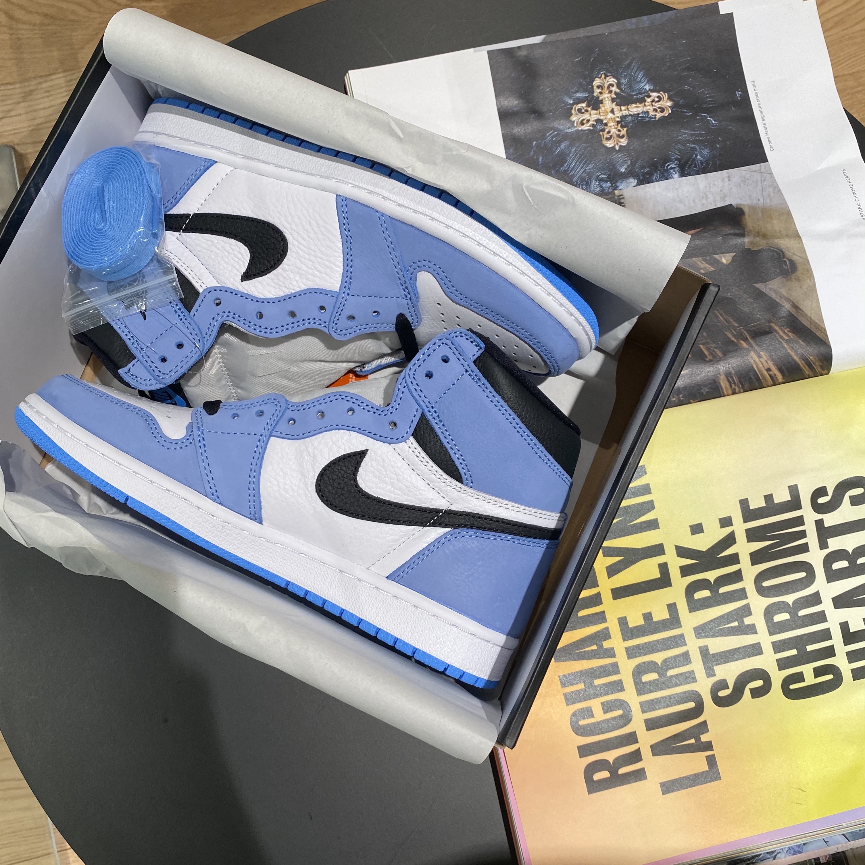 Jordan 1 Retro High OG University Blue 착용 스타일