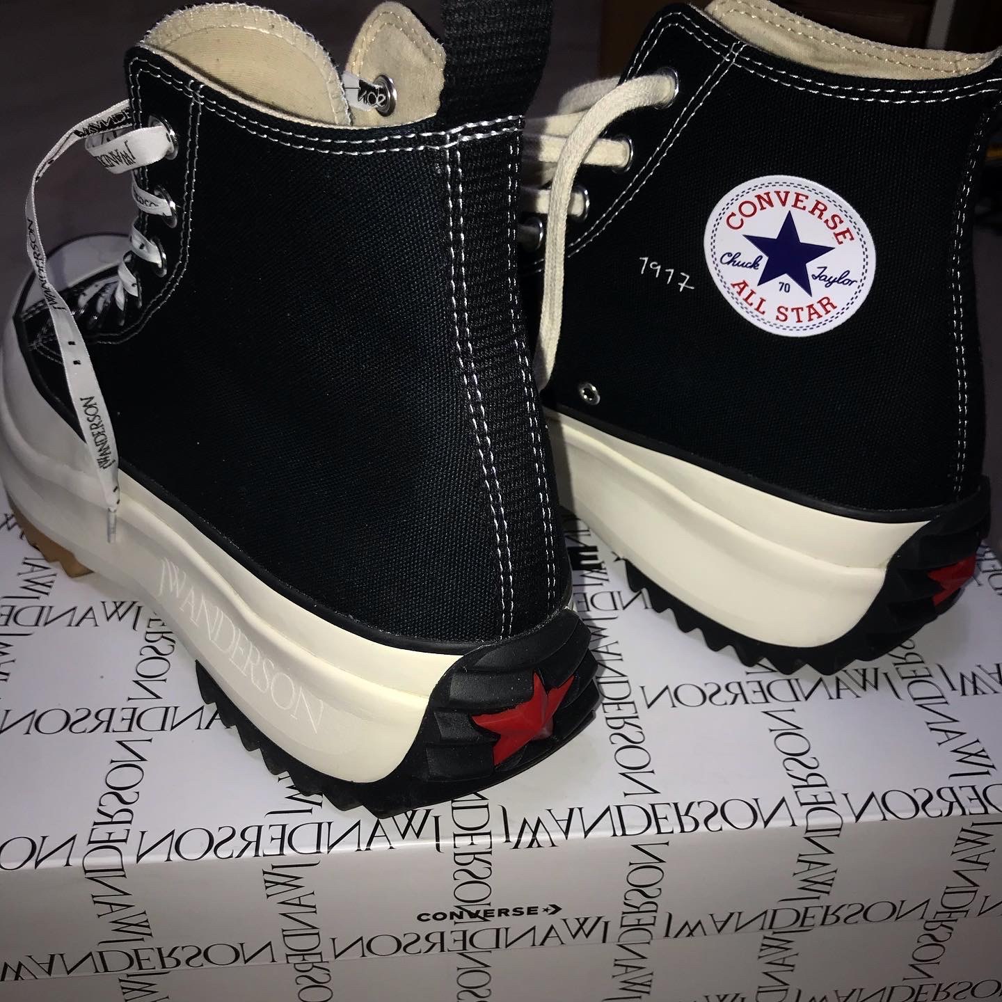 Converse x JW Anderson Run Star Hike Hi Black 착용 스타일 - 2