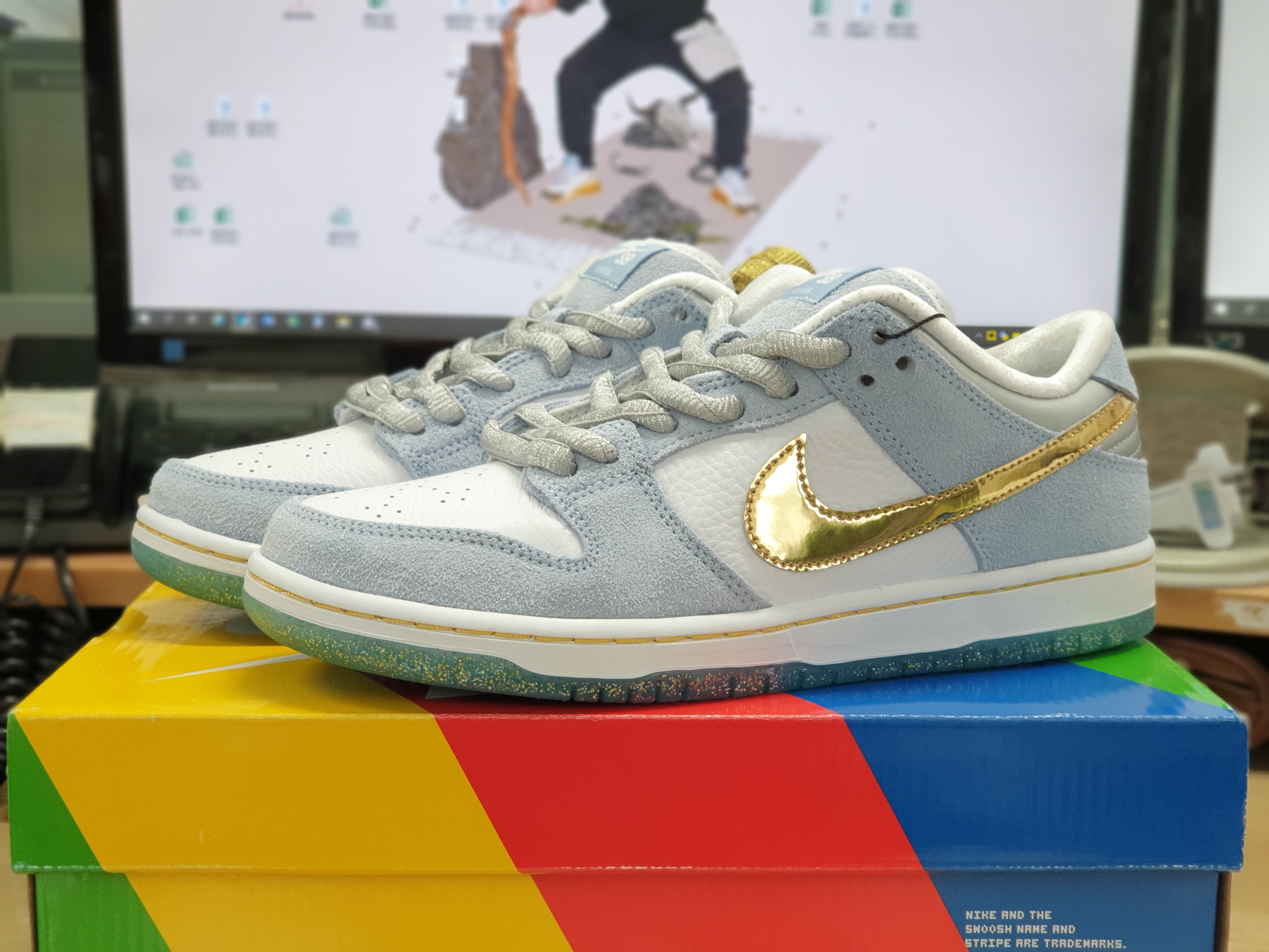 Nike x Sean Cliver SB Dunk Low Holiday Special 착용 스타일
