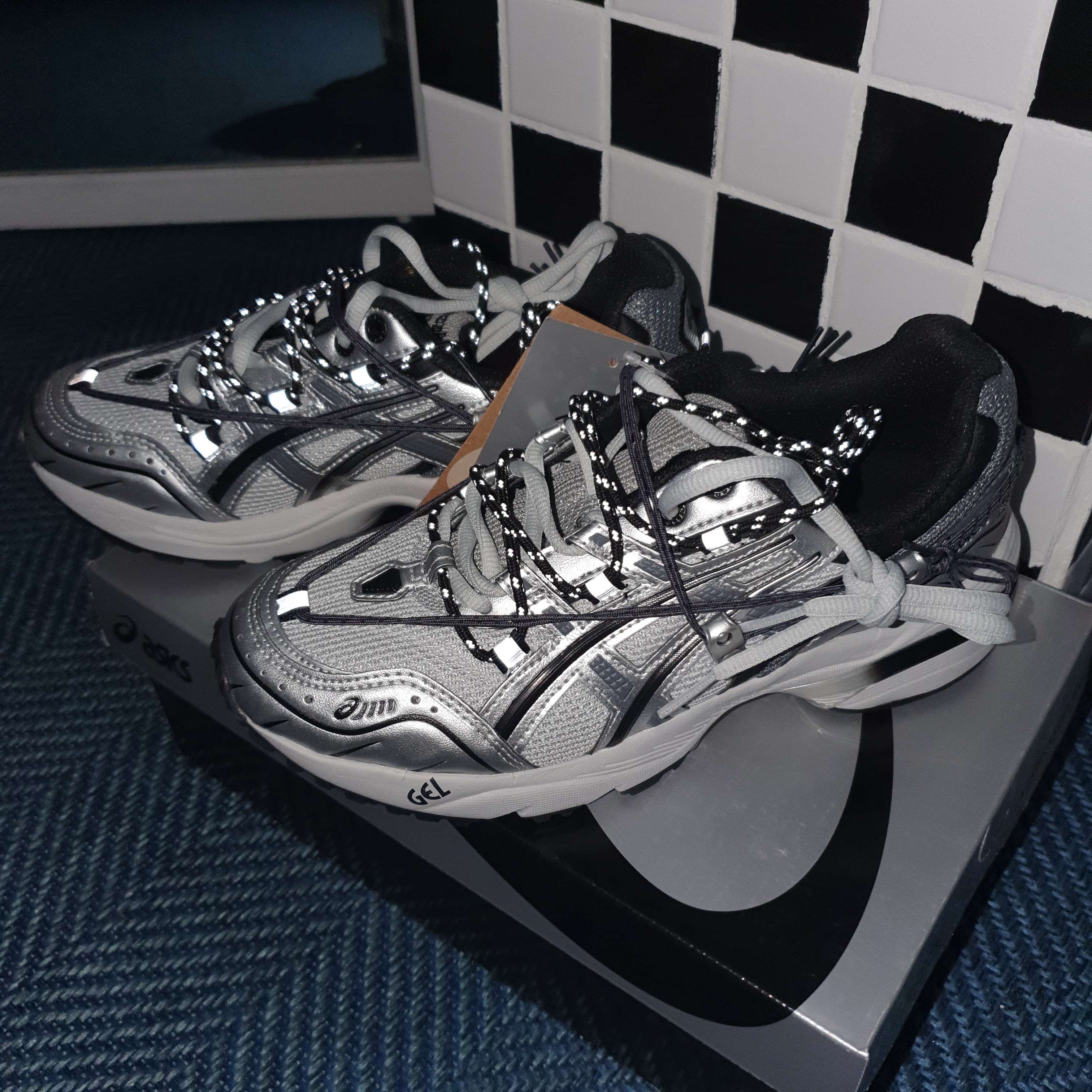 Asics x Andersson Bell Gel-1090 Glacier Grey Silver 착용 스타일