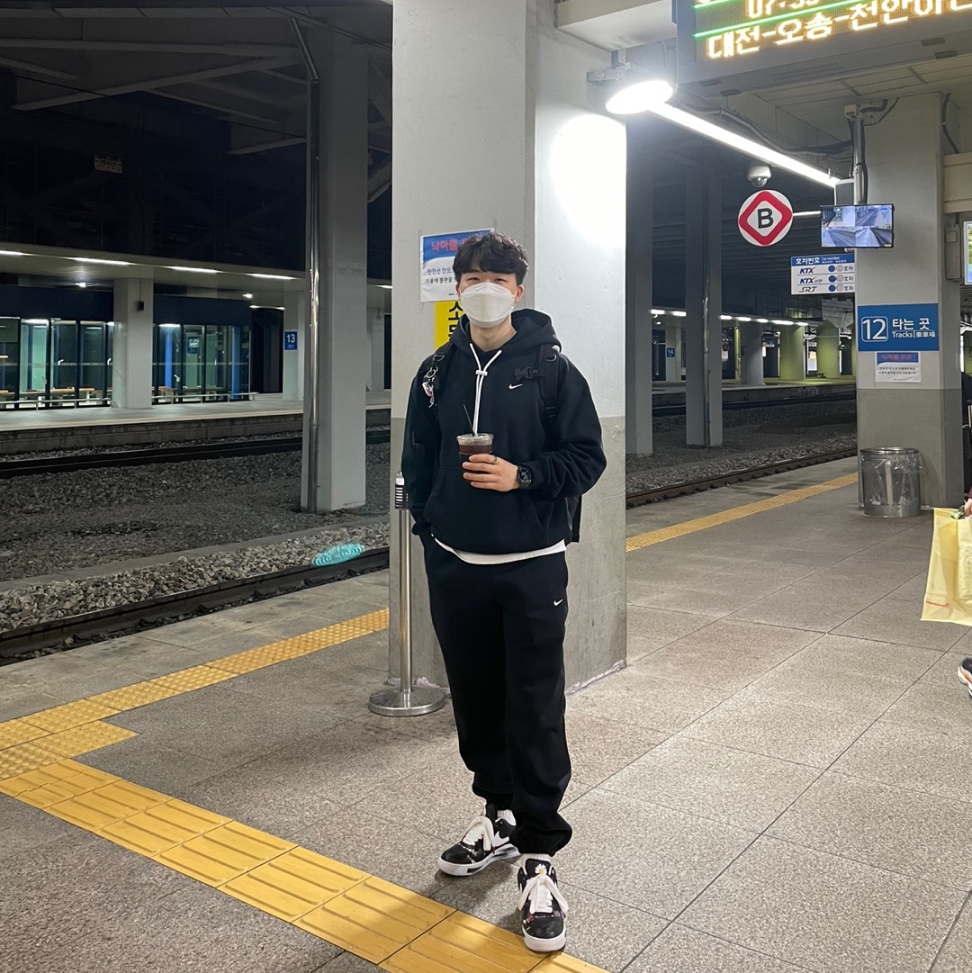 Nike x Peaceminusone Air Force 1 Low Para-Noise, Nike NRG Solo Swoosh Fleece Hoodie Black White - Asia 착용 스타일