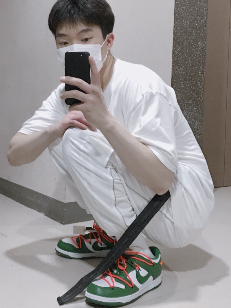 Nike x Off-White Dunk Low Pine Green 착용 스타일 - 1