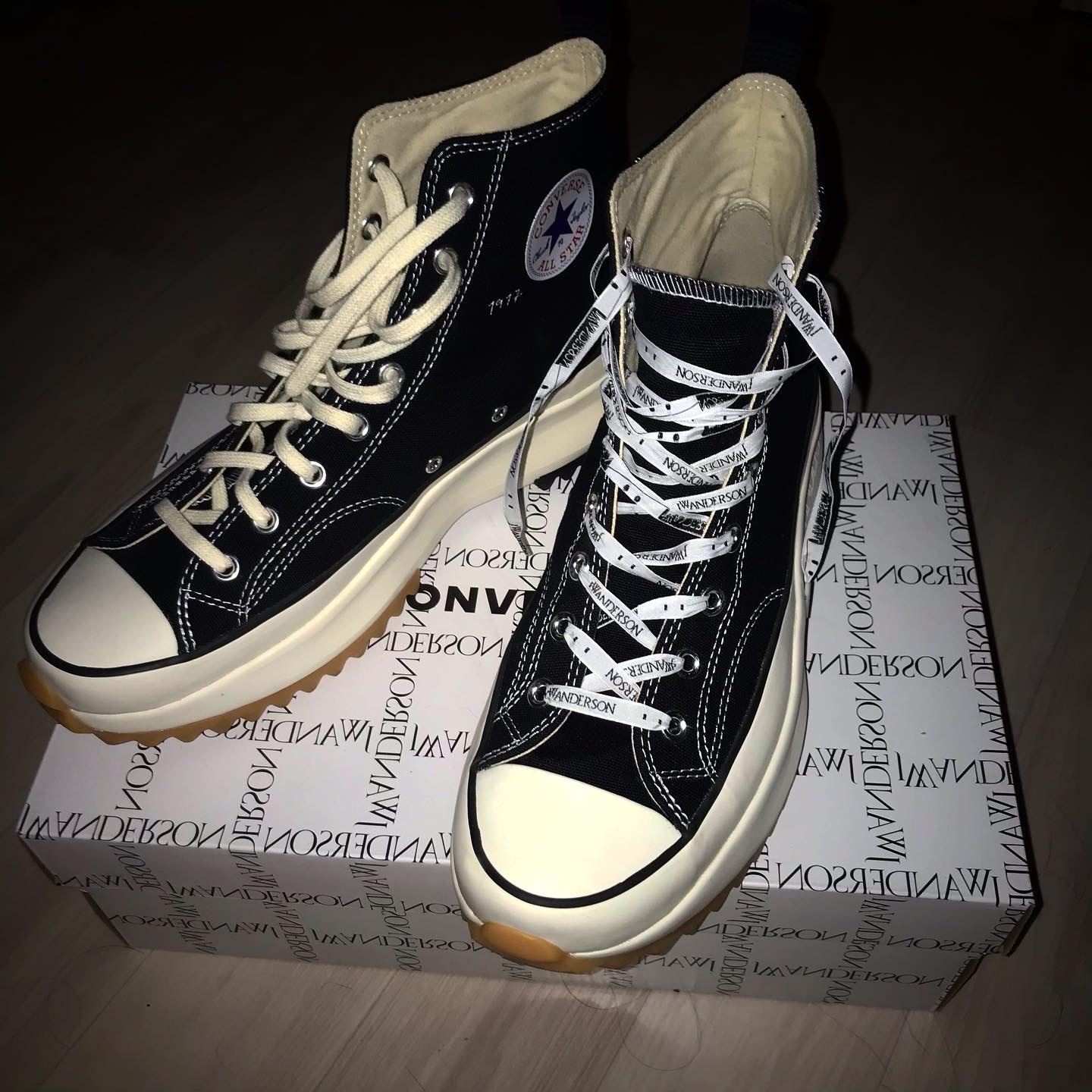 Converse x JW Anderson Run Star Hike Hi Black 착용 스타일 - 1