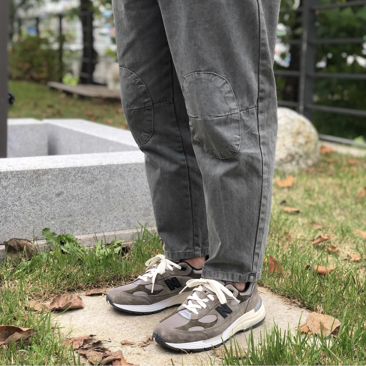 New Balance x JJJJound 992 Made in USA Grey 착용 스타일 - 1
