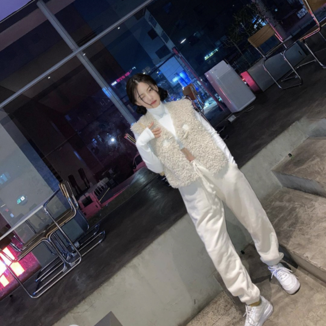 (W) Nike Air Force 1 Shadow Triple White 착용 스타일 - 4