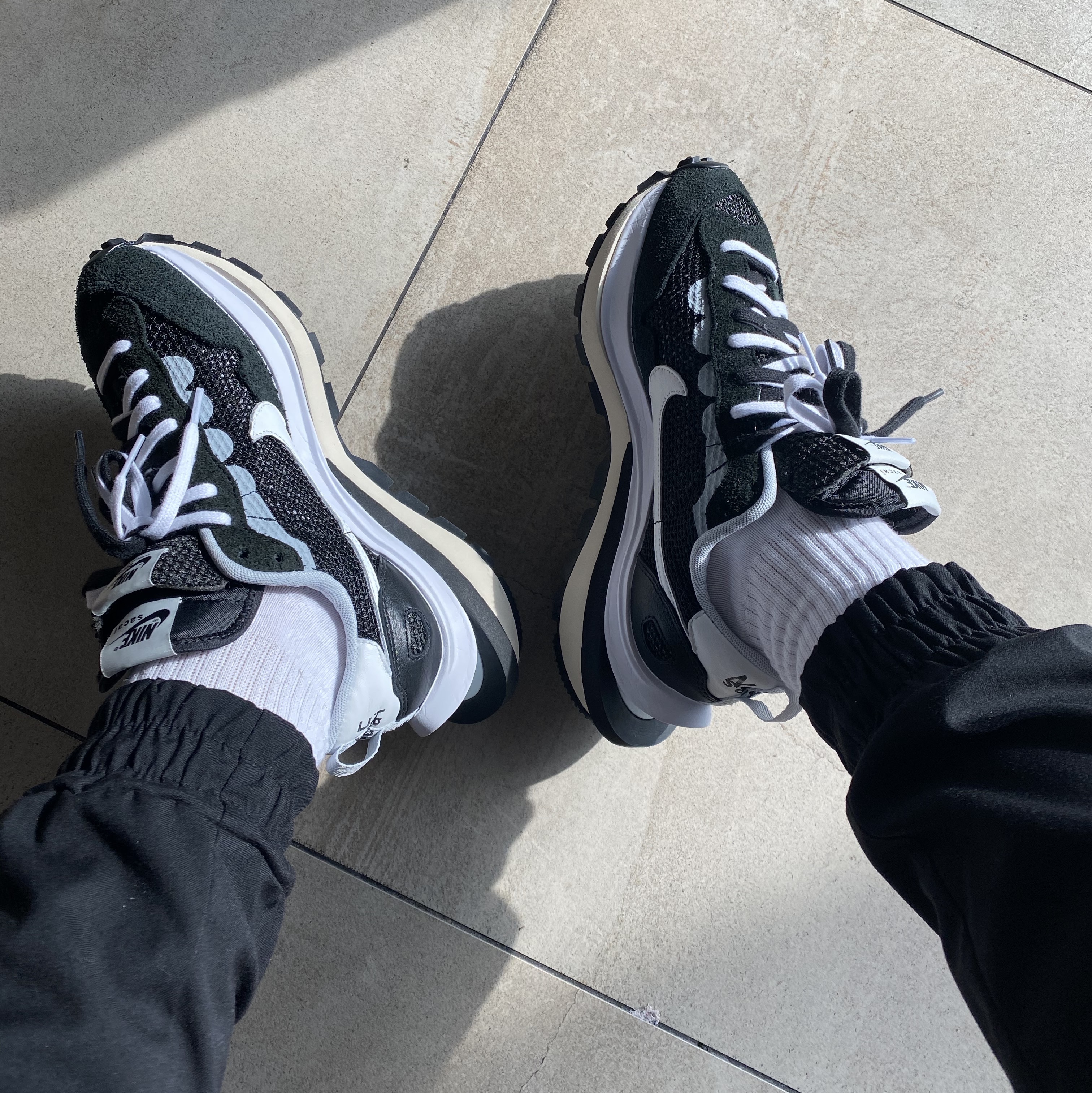 Nike x Sacai VaporWaffle Black White 착용 스타일 - 1