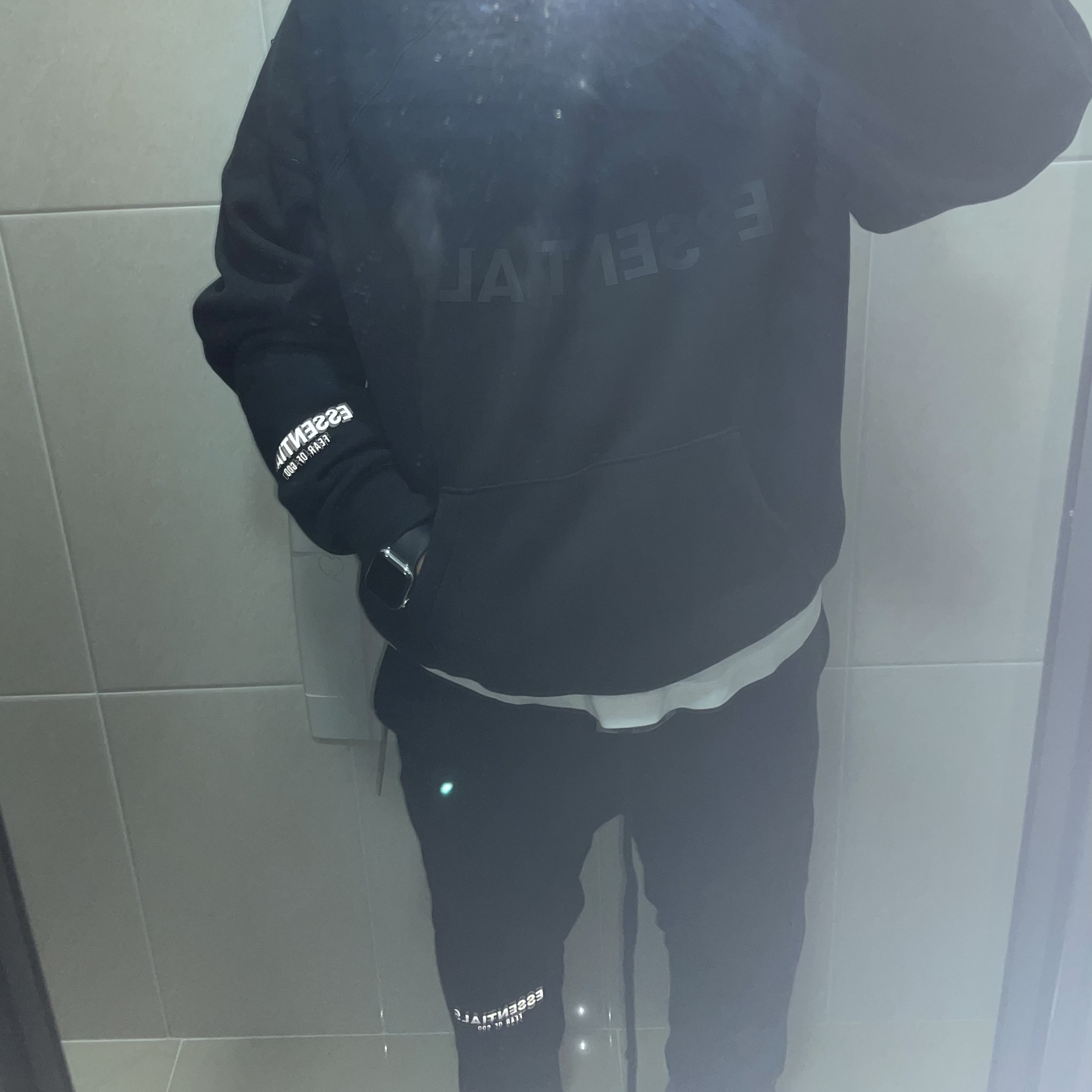 Essentials Sweatpants Dark Slate/Black 2020, Essentials 3D Silicon Applique Pullover Hoodie Dark Slate/Black 2020 착용 스타일 - 1