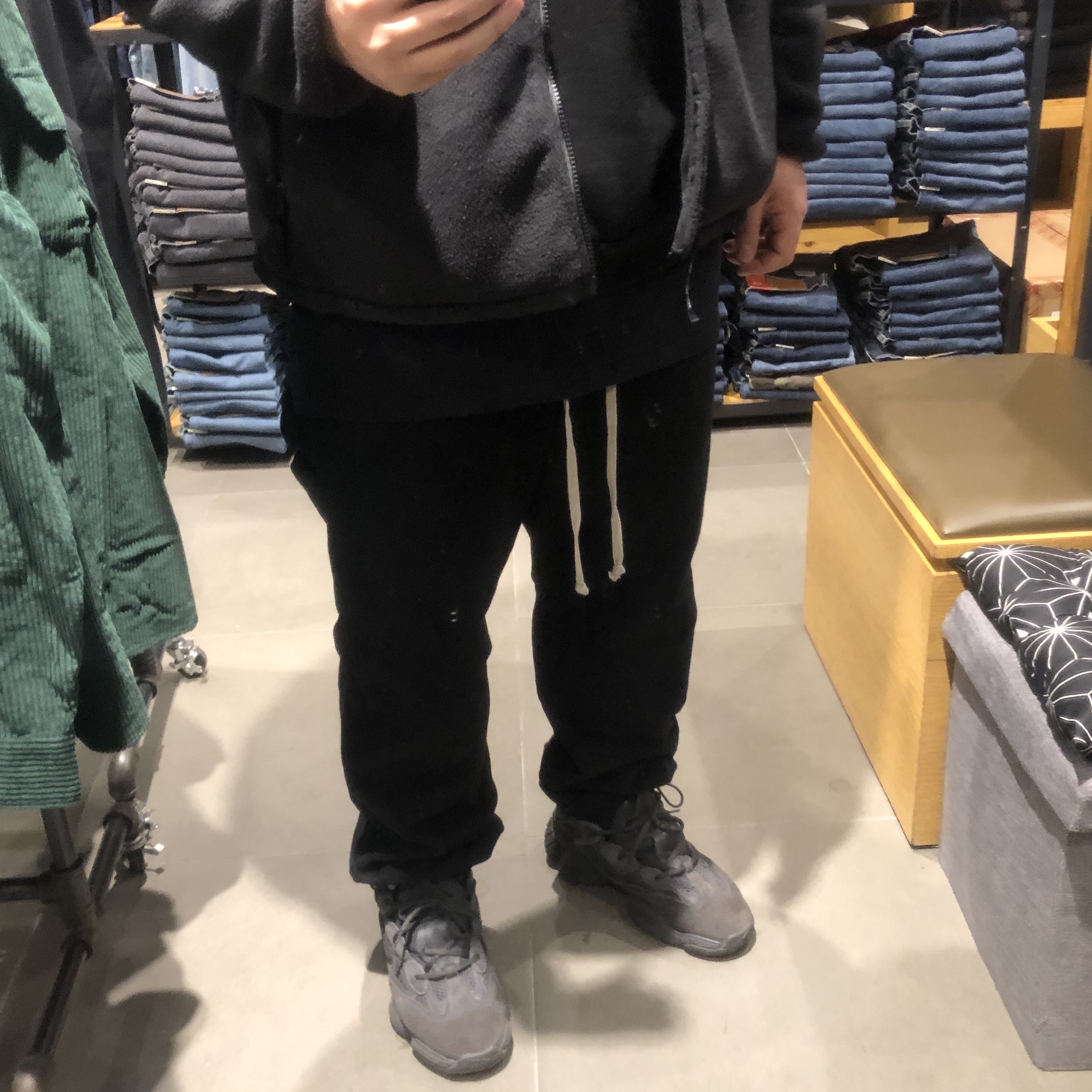Adidas Yeezy 500 Utility Black 2018/2020 착용 스타일