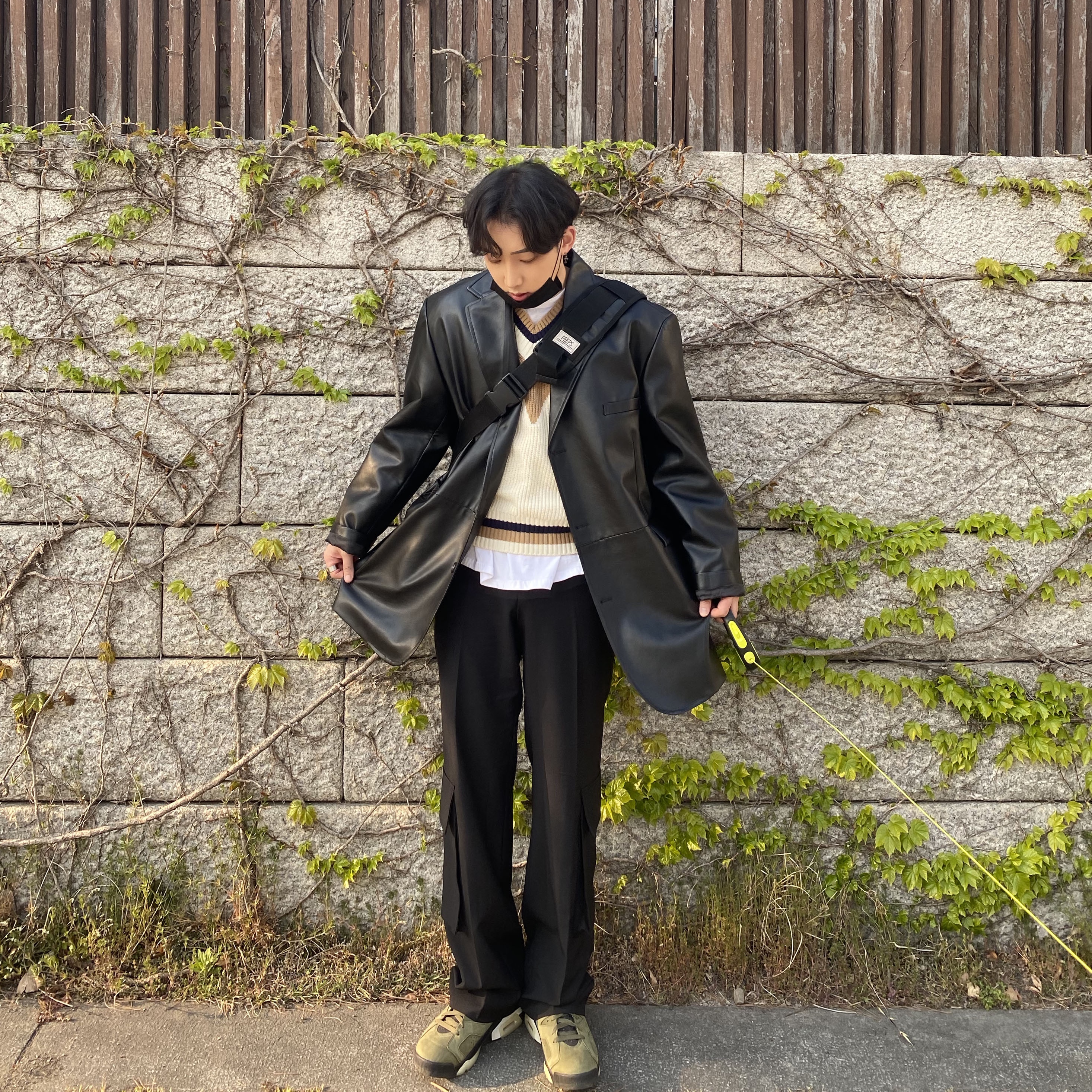 Jordan 6 x Travis Scott Retro Olive 착용 스타일 - 2