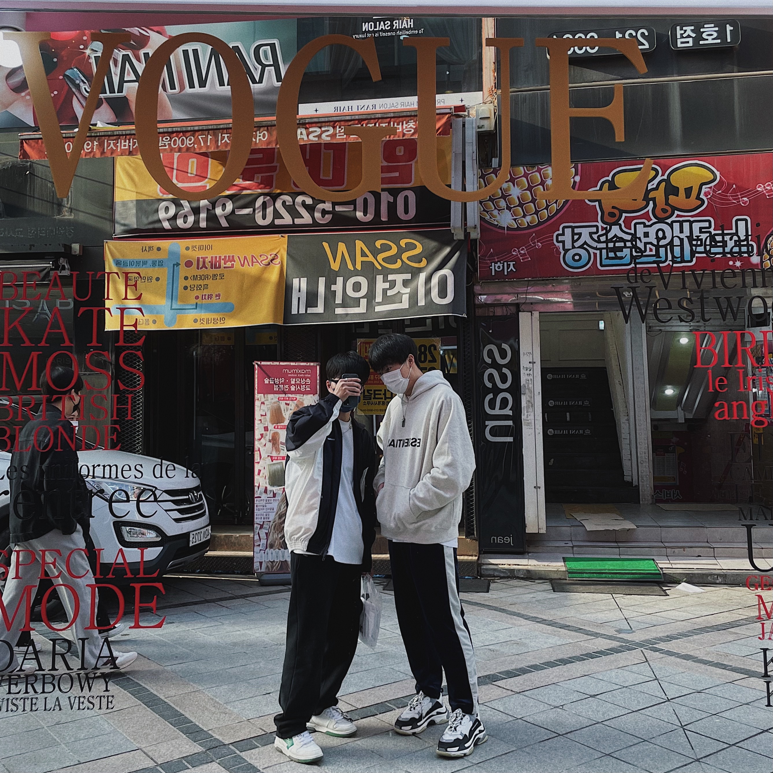 Balenciaga Triple S Trainer White Black, Essentials 3D Silicon Applique Pullover Hoodie Heather Oatmeal/Dark Heather Oatmeal - 20FW 착용 스타일 - 2