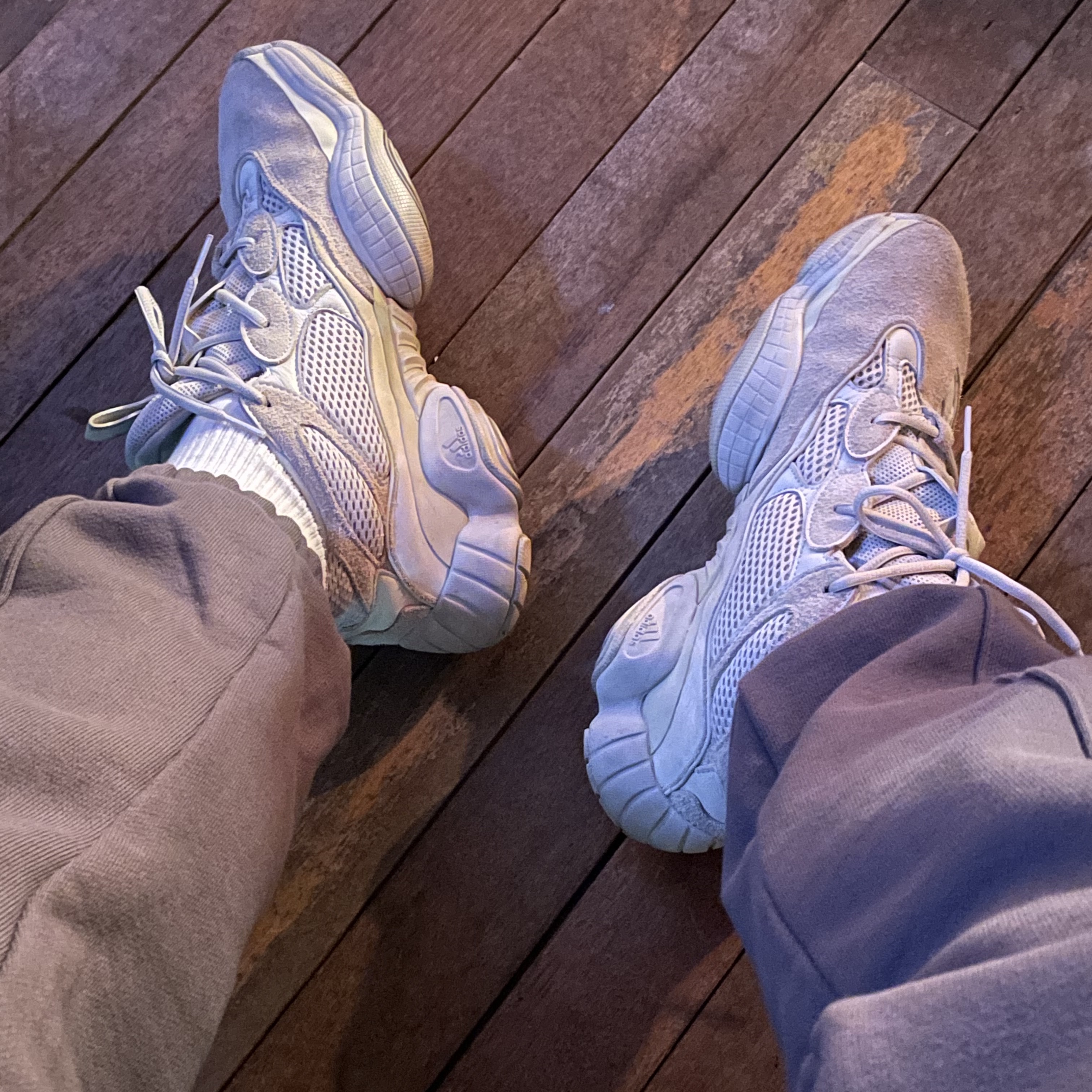 Adidas Yeezy 500 Blush 2018 착용 스타일 - 2