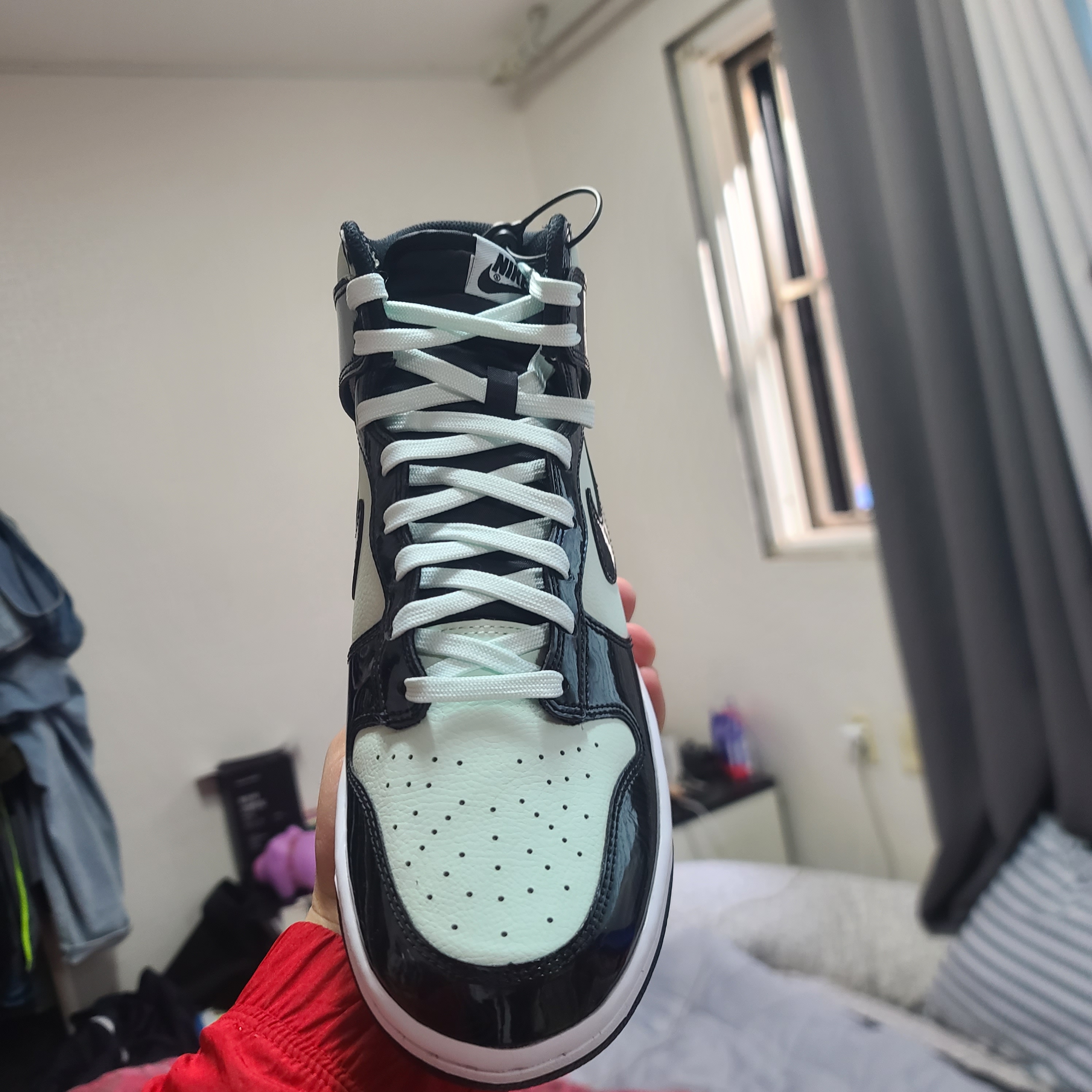 Nike Dunk High Barely Green 착용 스타일 - 2