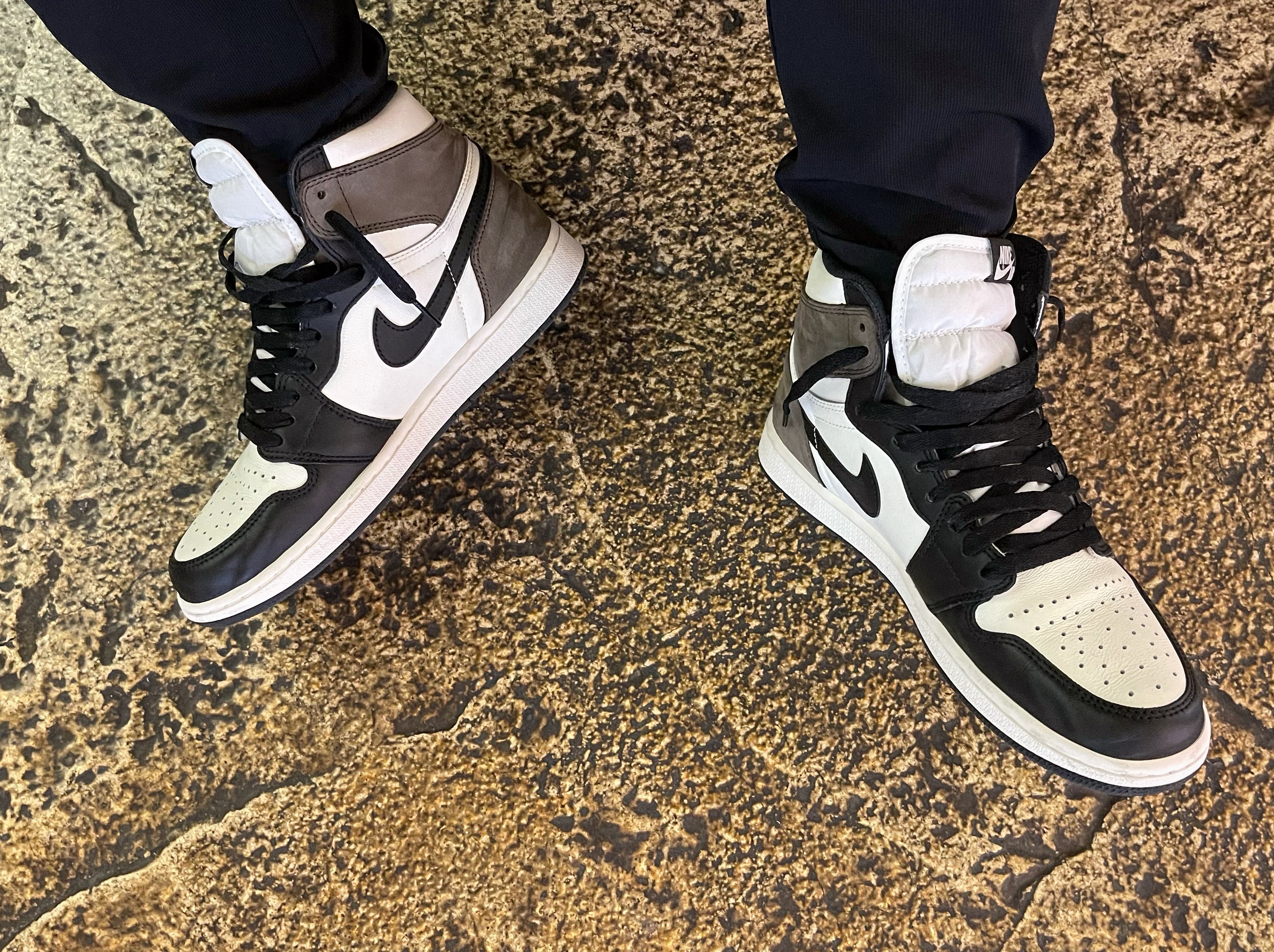 Jordan 1 Retro High OG Black Mocha 착용 스타일 - 1