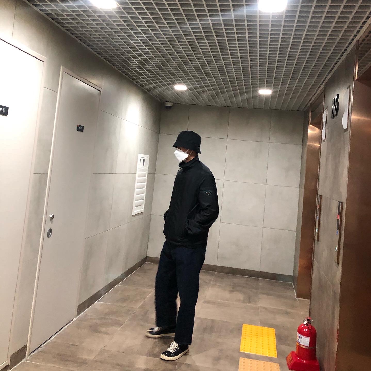 Maison Margiela Tabi Low Black 착용 스타일 - 2