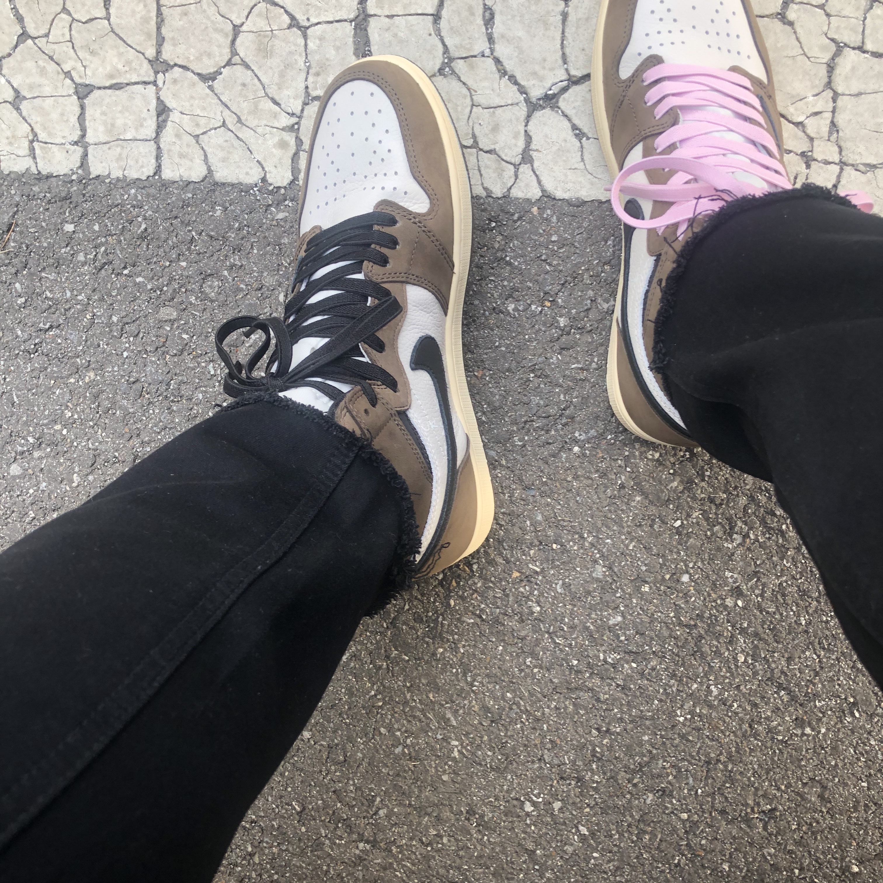 Jordan 1 x Travis Scott Retro High OG SP Mocha 착용 스타일 - 2