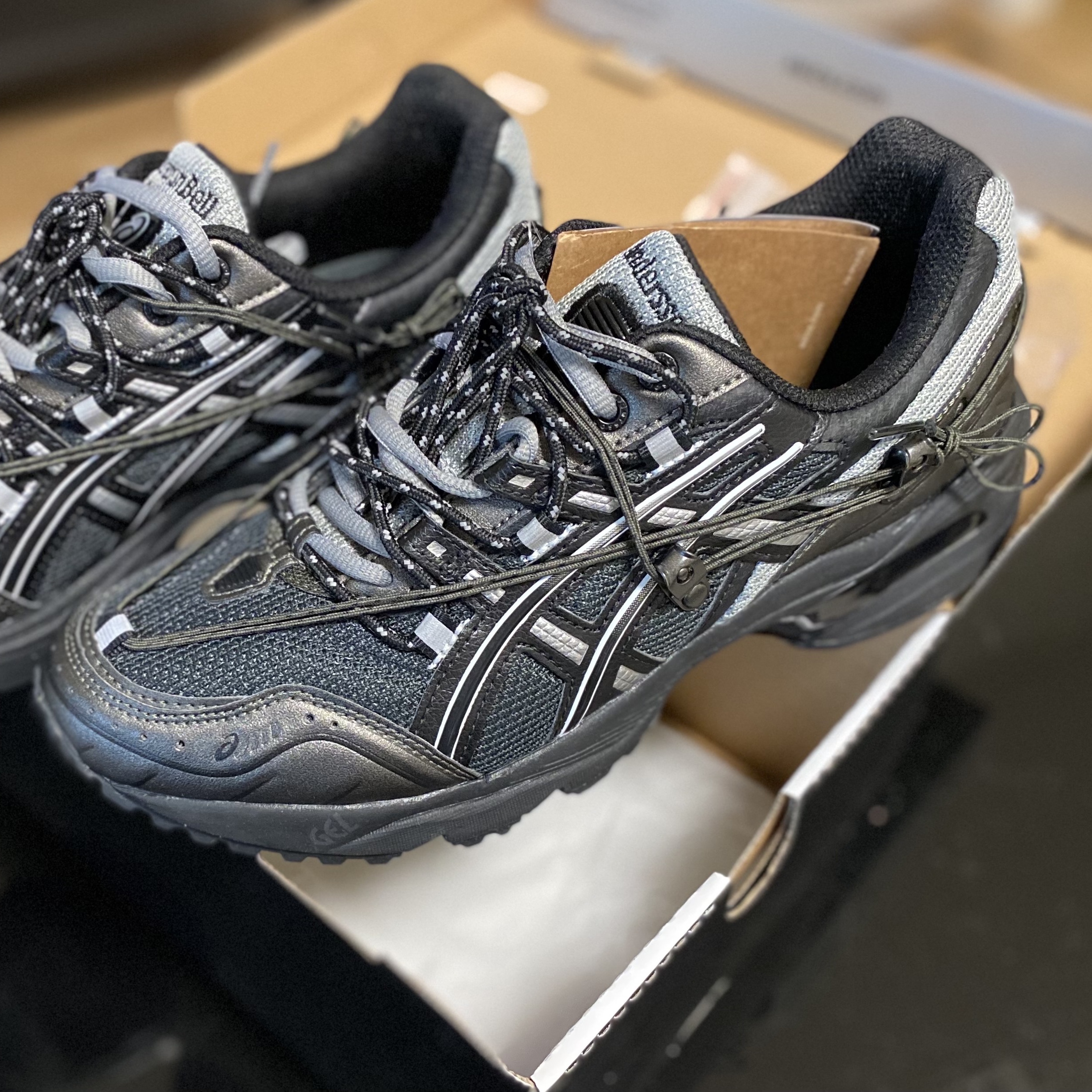 Asics x Andersson Bell Gel-1090 Black Silver 착용 스타일
