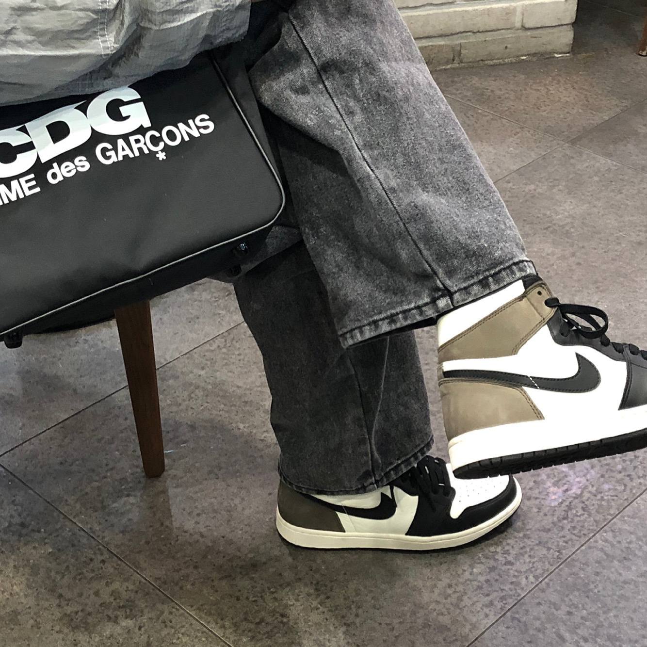 Jordan 1 Retro High OG Black Mocha 착용 스타일