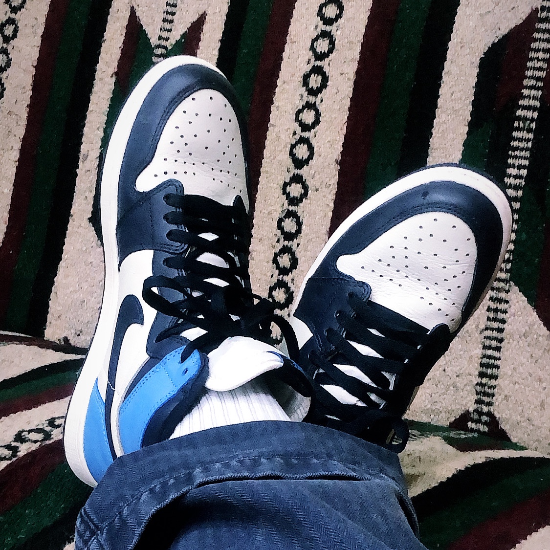 Jordan 1 Retro High Obsidian UNC 착용 스타일