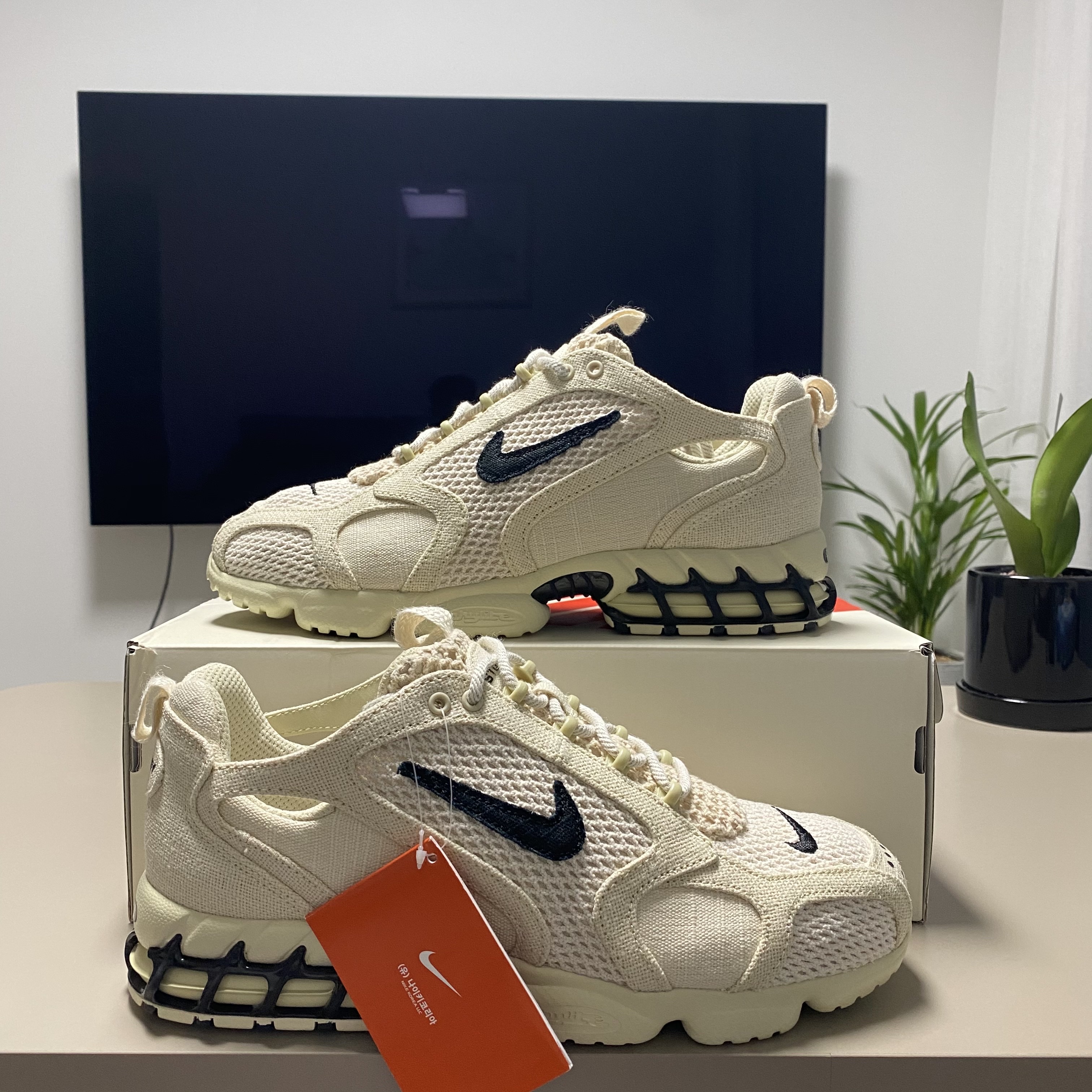 Nike x Stussy Air Zoom Spiridon Cage 2 Fossil 착용 스타일