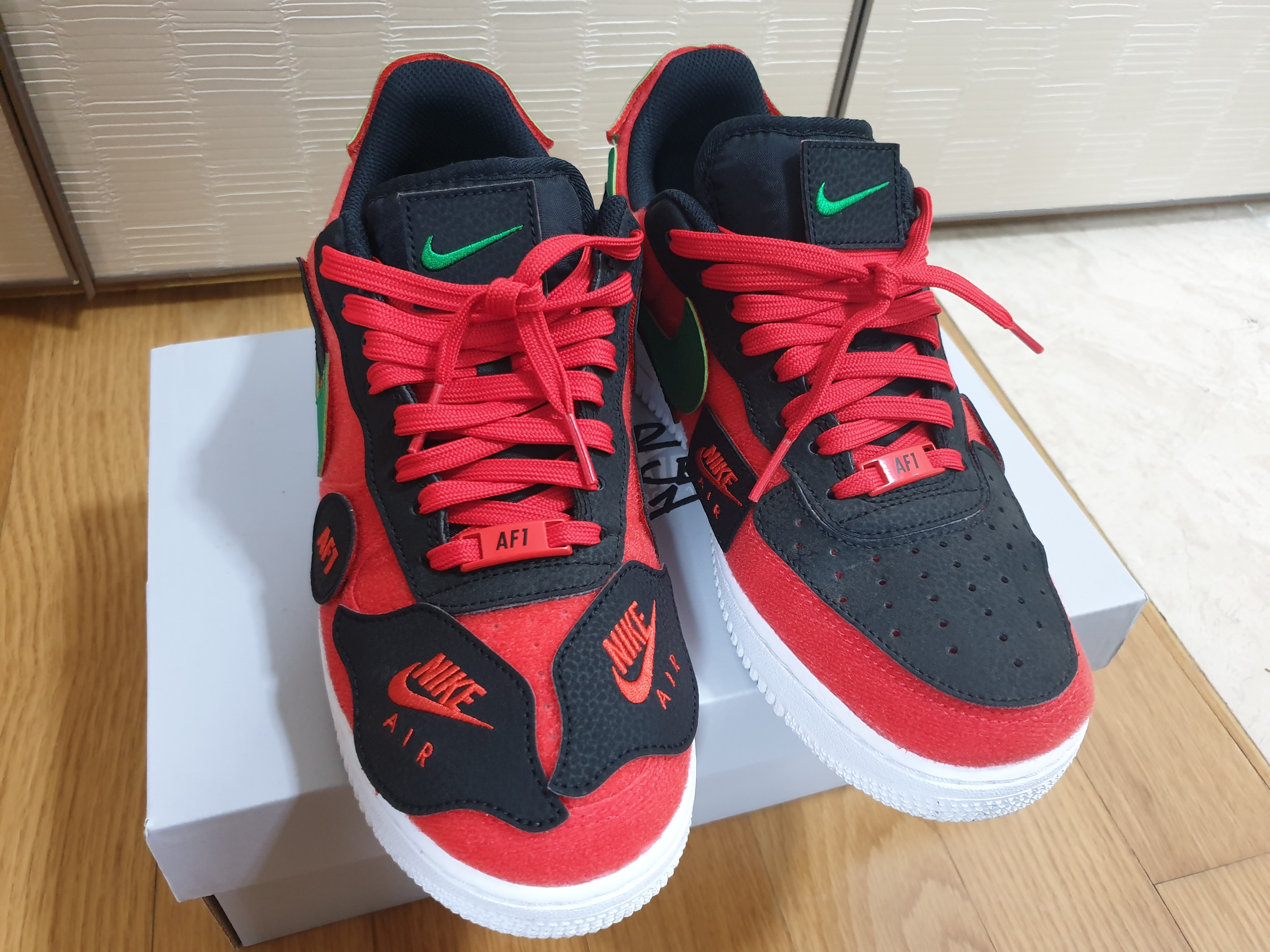 Nike Air Force 1/1 Custom Uptown 착용 스타일 - 3