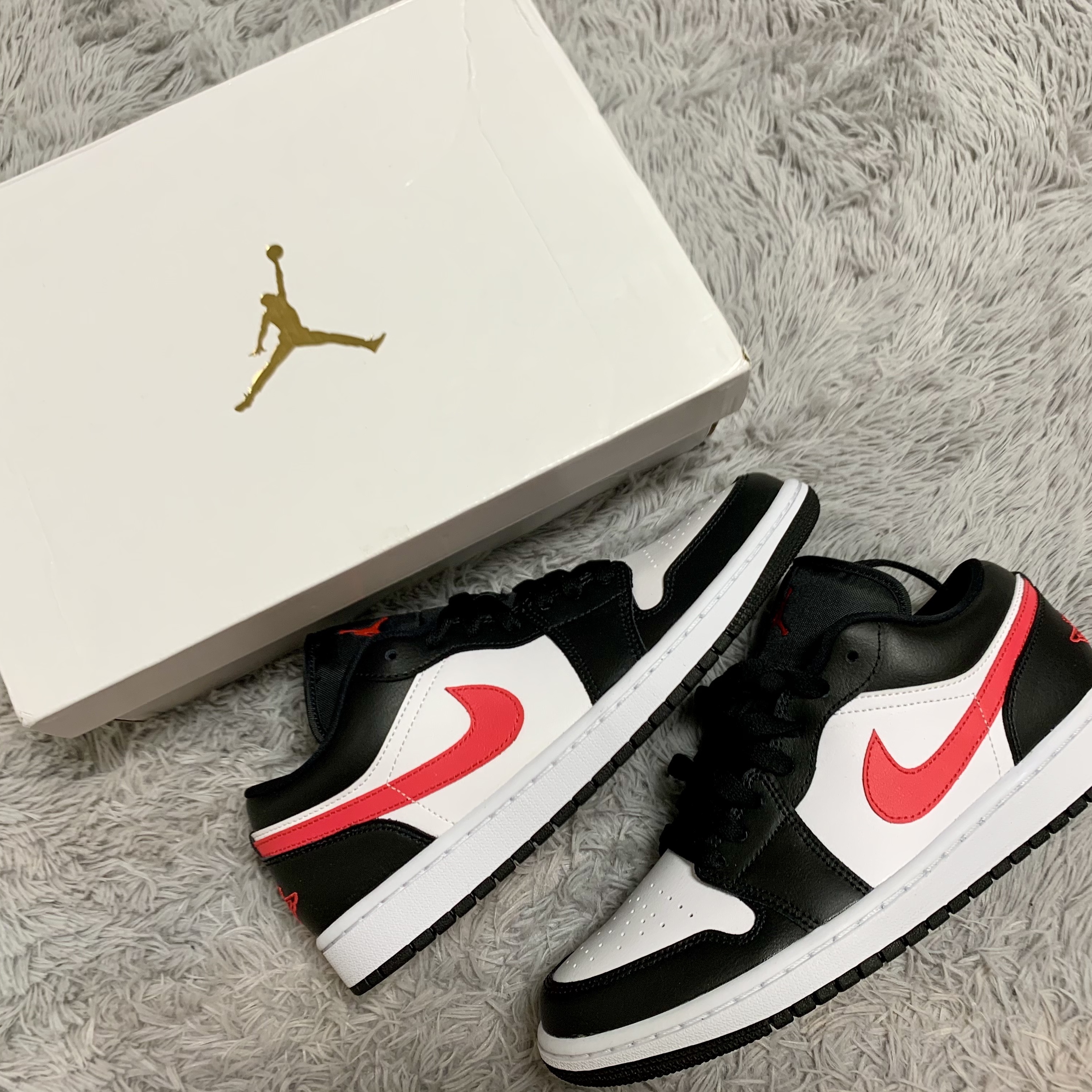 (W) Jordan 1 Low Black Siren Red 착용 스타일