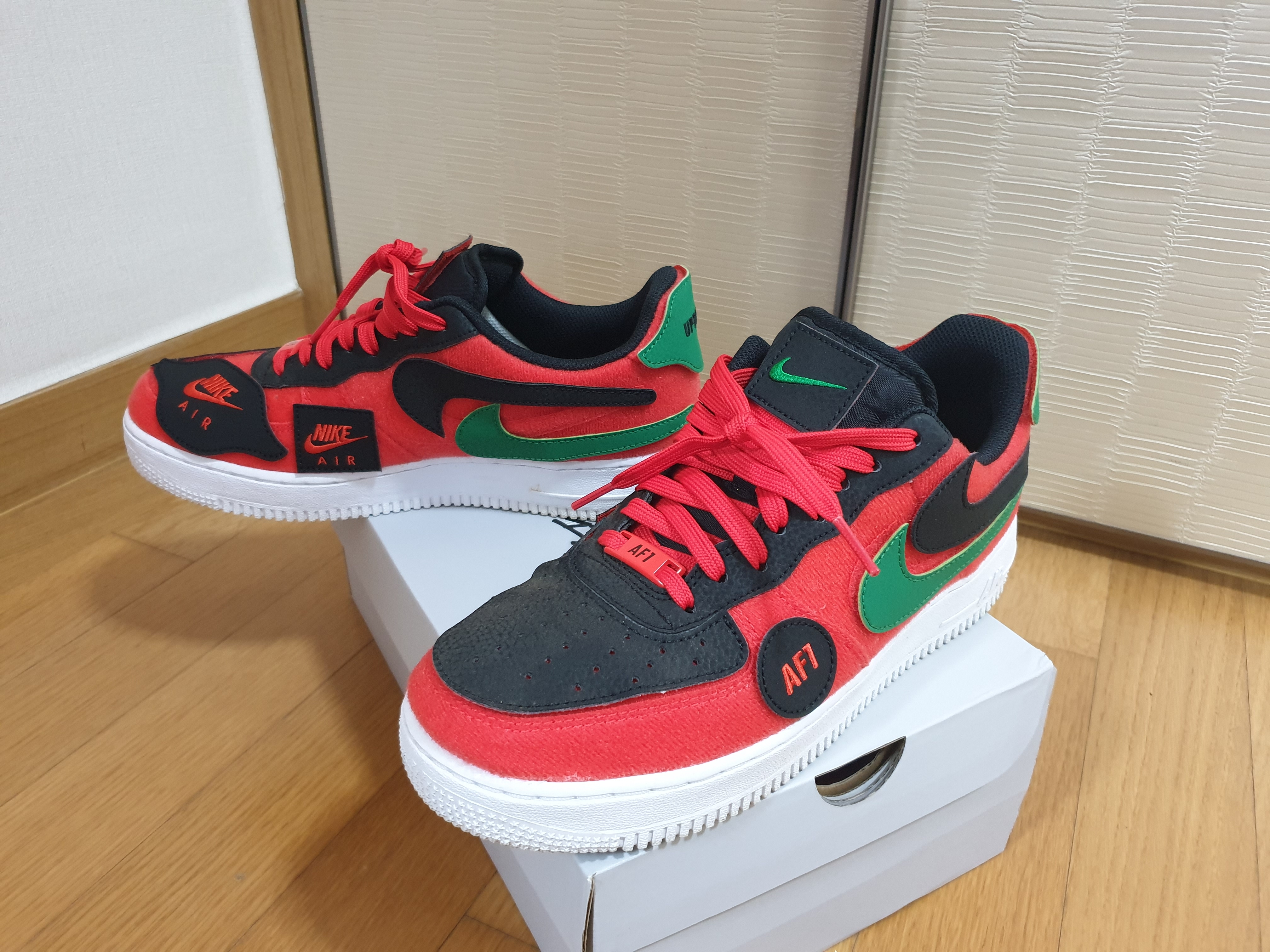 Nike Air Force 1/1 Custom Uptown 착용 스타일 - 4