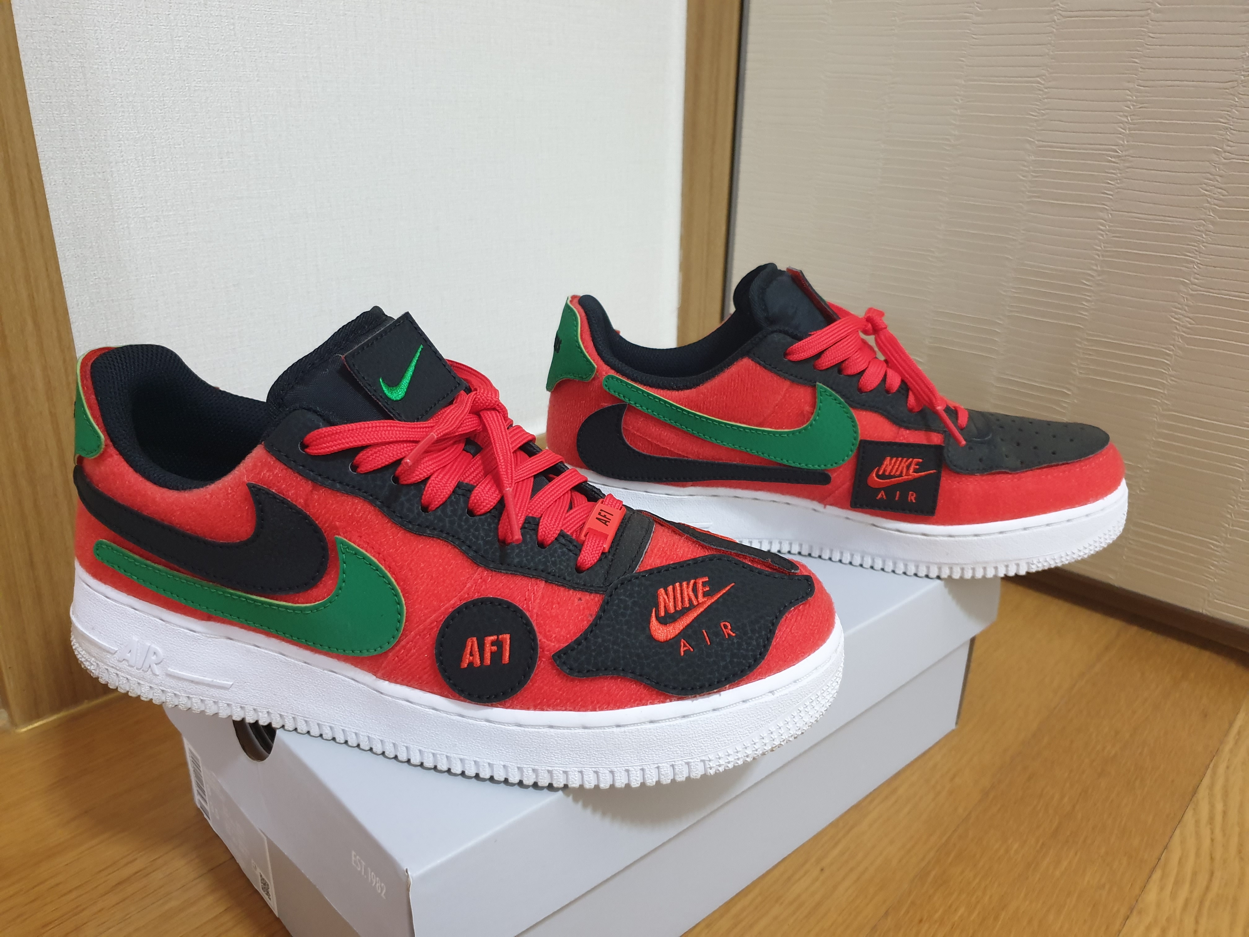 Nike Air Force 1/1 Custom Uptown 착용 스타일 - 5