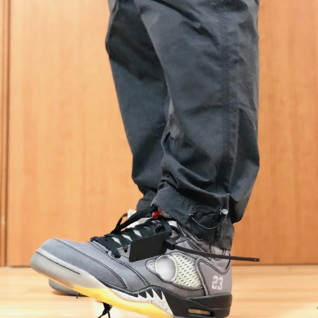 Jordan 5 x Off-White Retro SP Black Muslin 착용 스타일