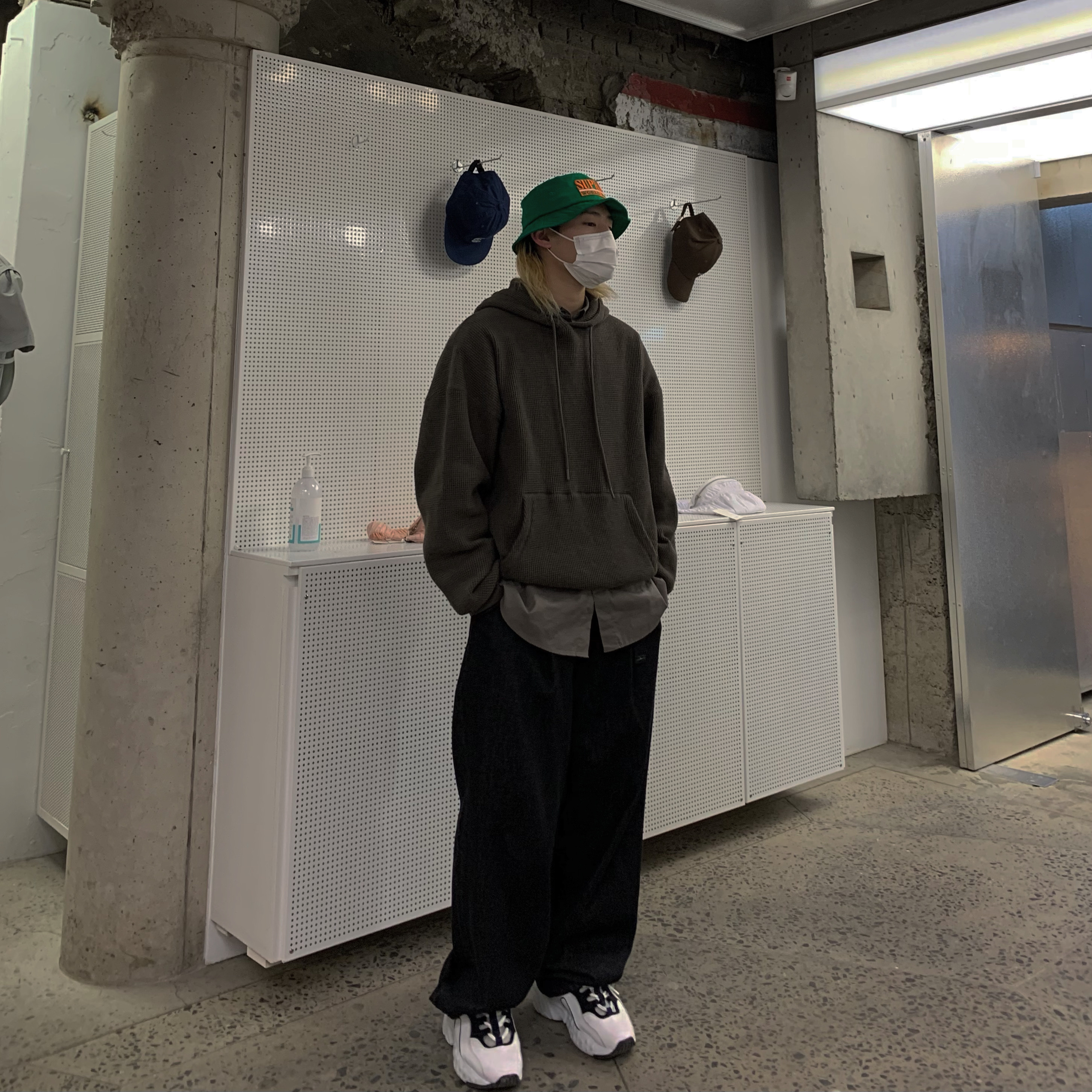 (W) Acne Studios Manhattan Leather Sneakers Multi White - 19FW/20SS 착용 스타일