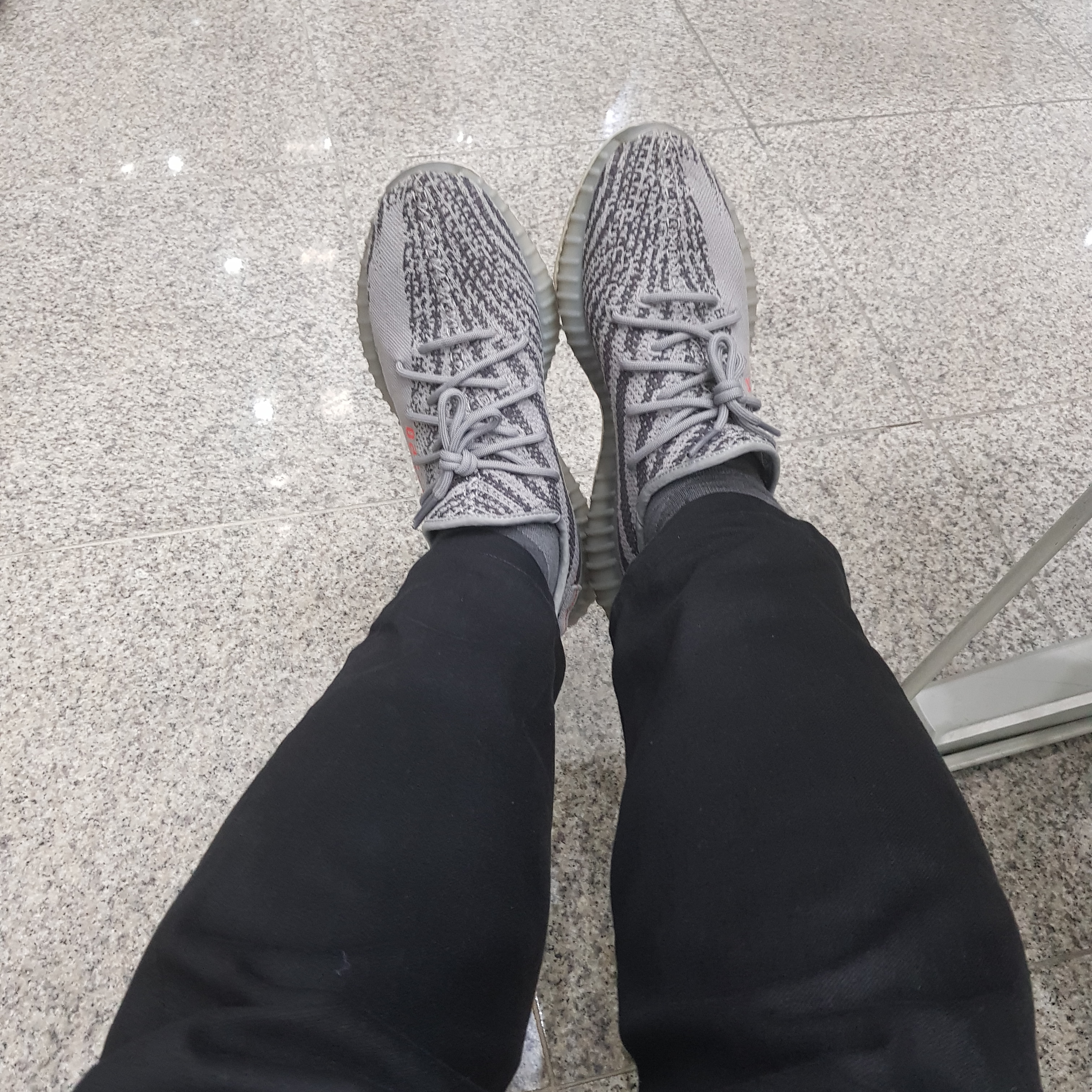 Adidas Yeezy Boost 350 V2 Beluga 2.0 착용 스타일 - 2
