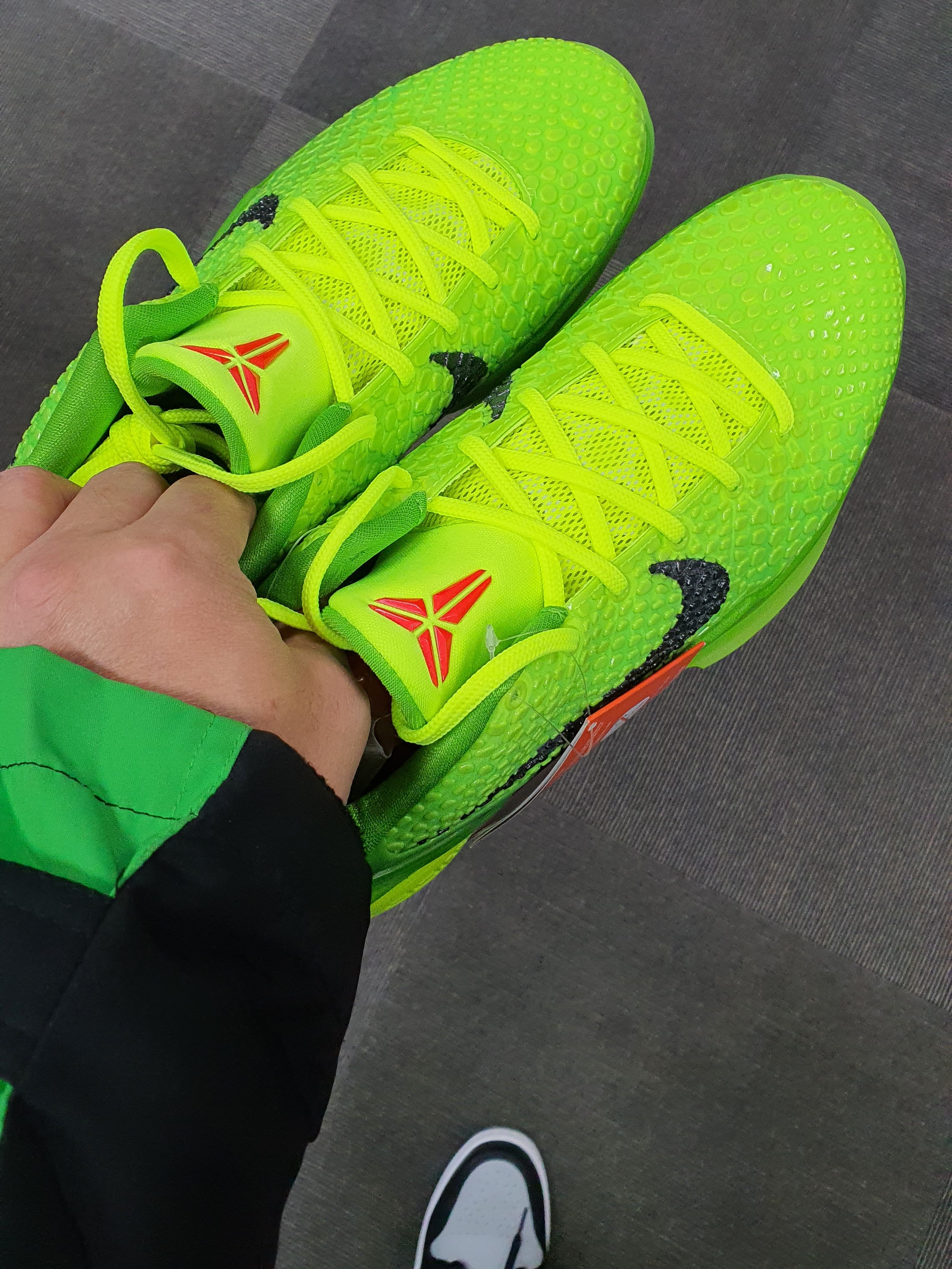 Nike Kobe 6 Protro Green Apple, Jordan 1 Low Black Toe 착용 스타일