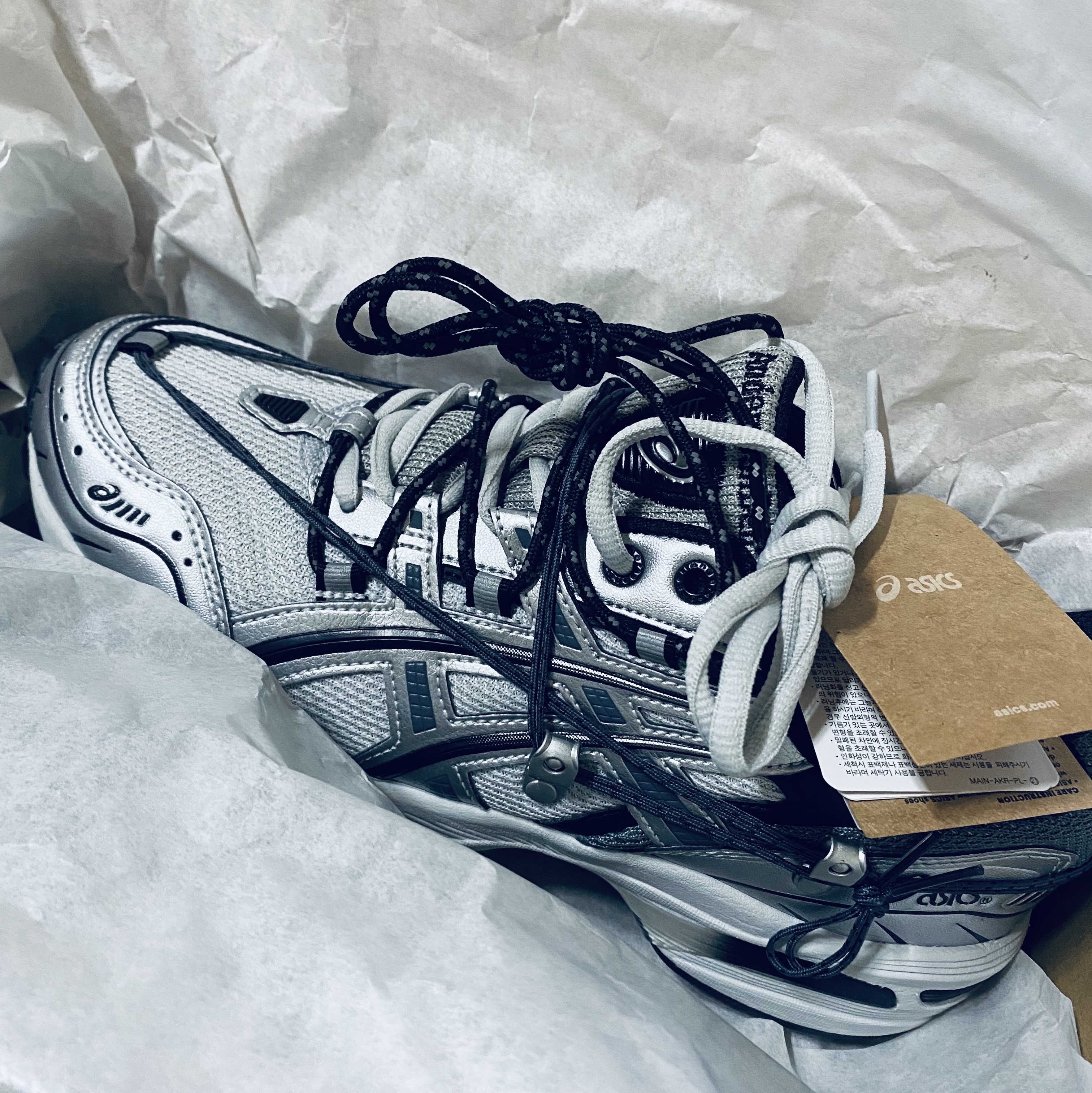 Asics x Andersson Bell Gel-1090 Glacier Grey Silver 착용 스타일