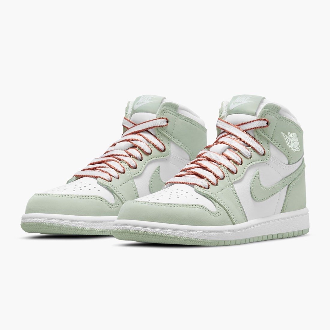 (W) Jordan 1 Zoom Air CMFT Stadium Green, (W) Jordan 1 Retro High OG Lucky Green 착용 스타일 - 2