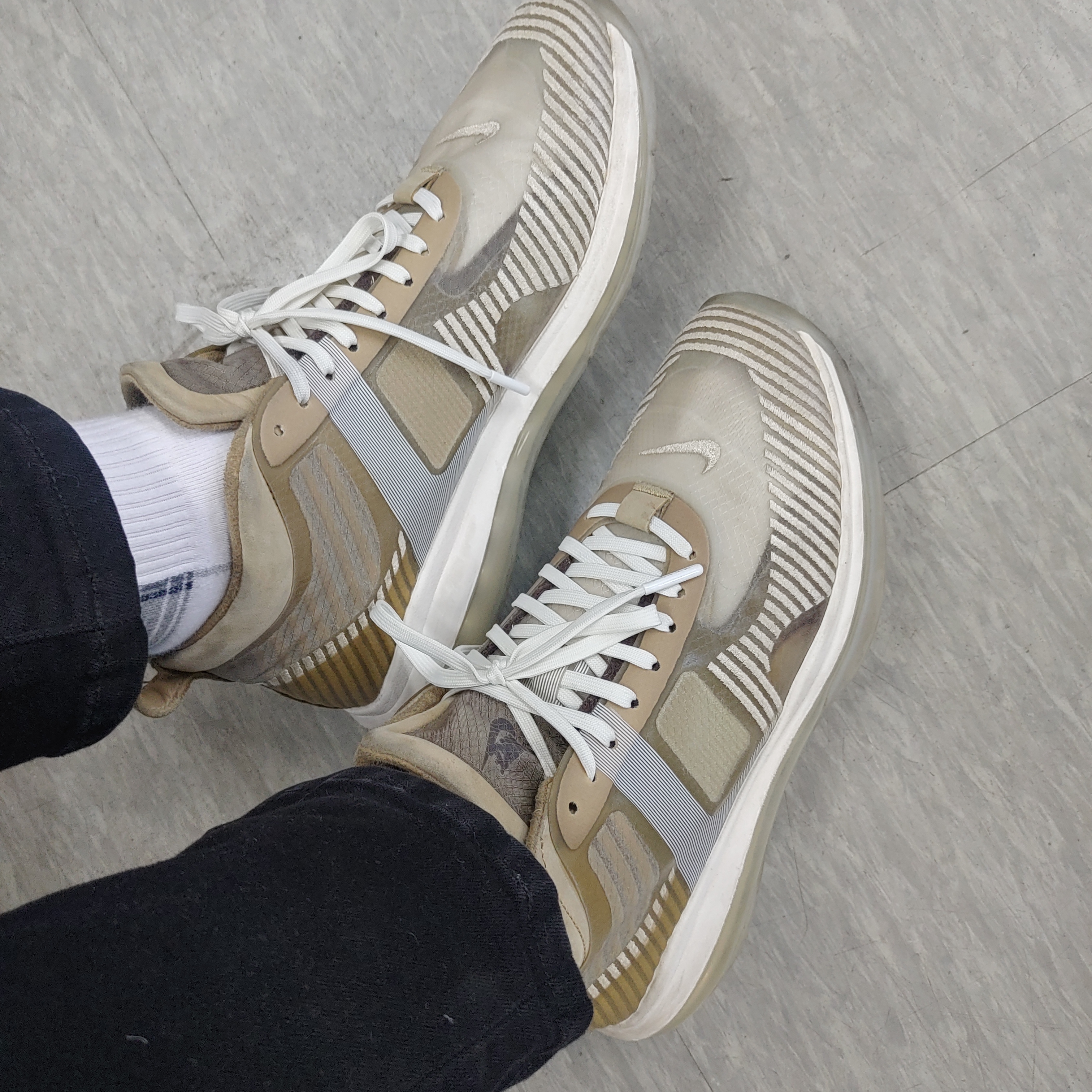 Nike x John Elliott LeBron QS Icon Parachute Beige 착용 스타일