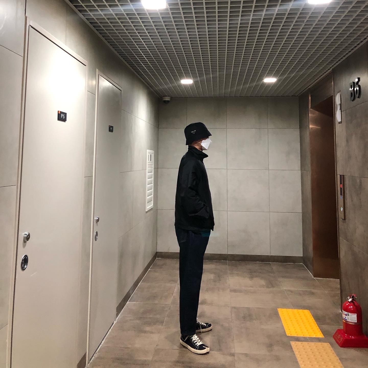 Maison Margiela Tabi Low Black 착용 스타일 - 1