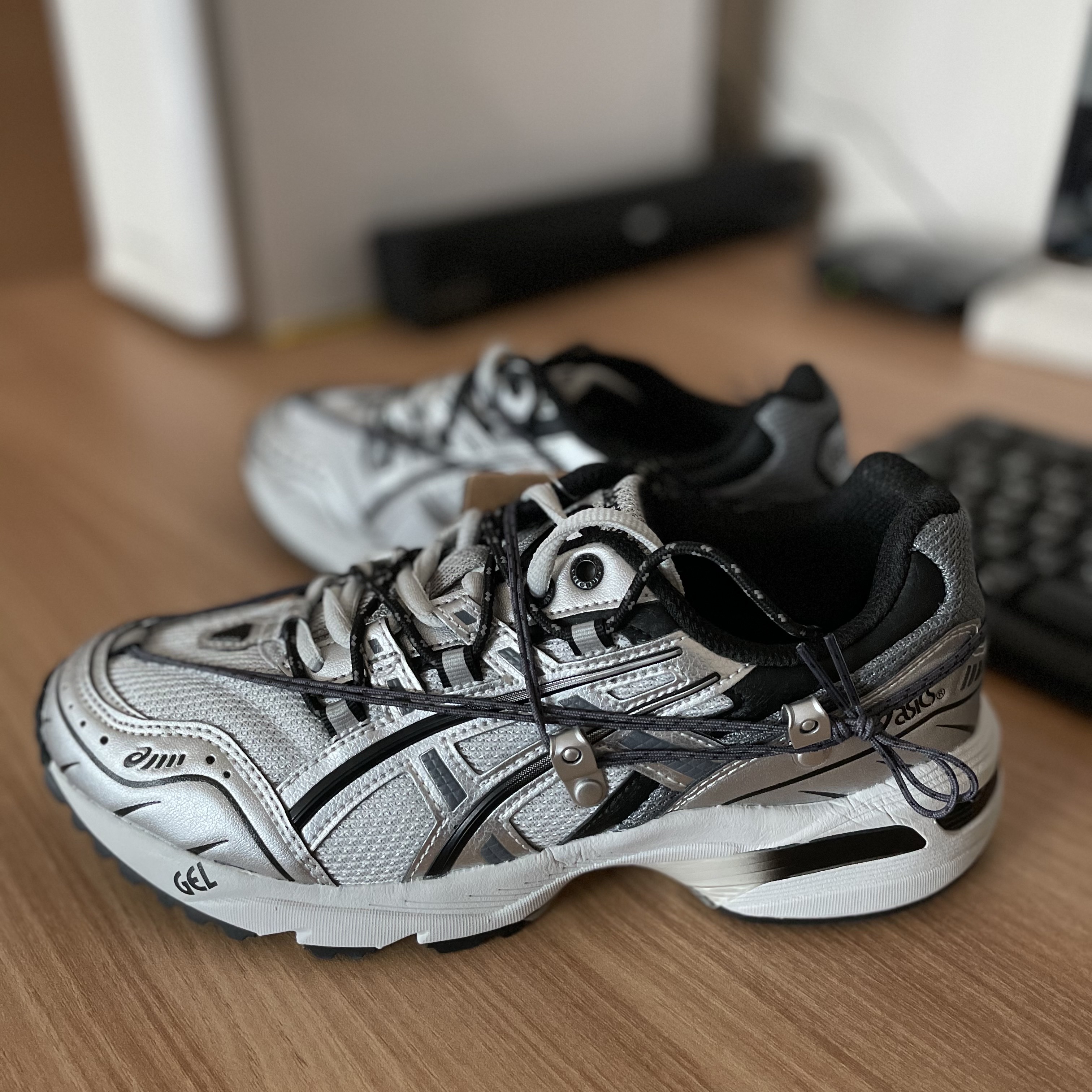 Asics x Andersson Bell Gel-1090 Glacier Grey Silver 착용 스타일 - 2