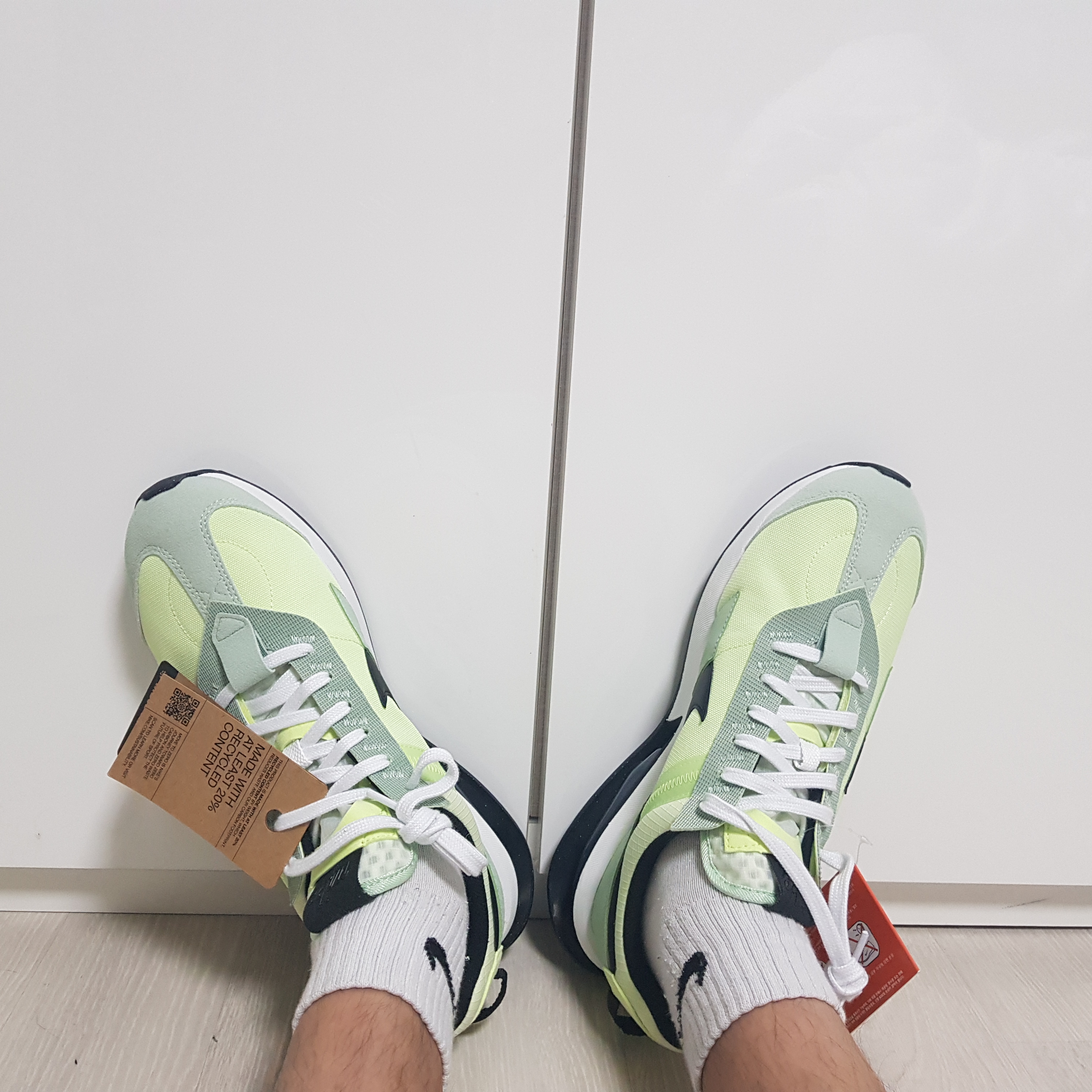 Nike Air Max Pre-Day Liquid Lime 착용 스타일 - 1